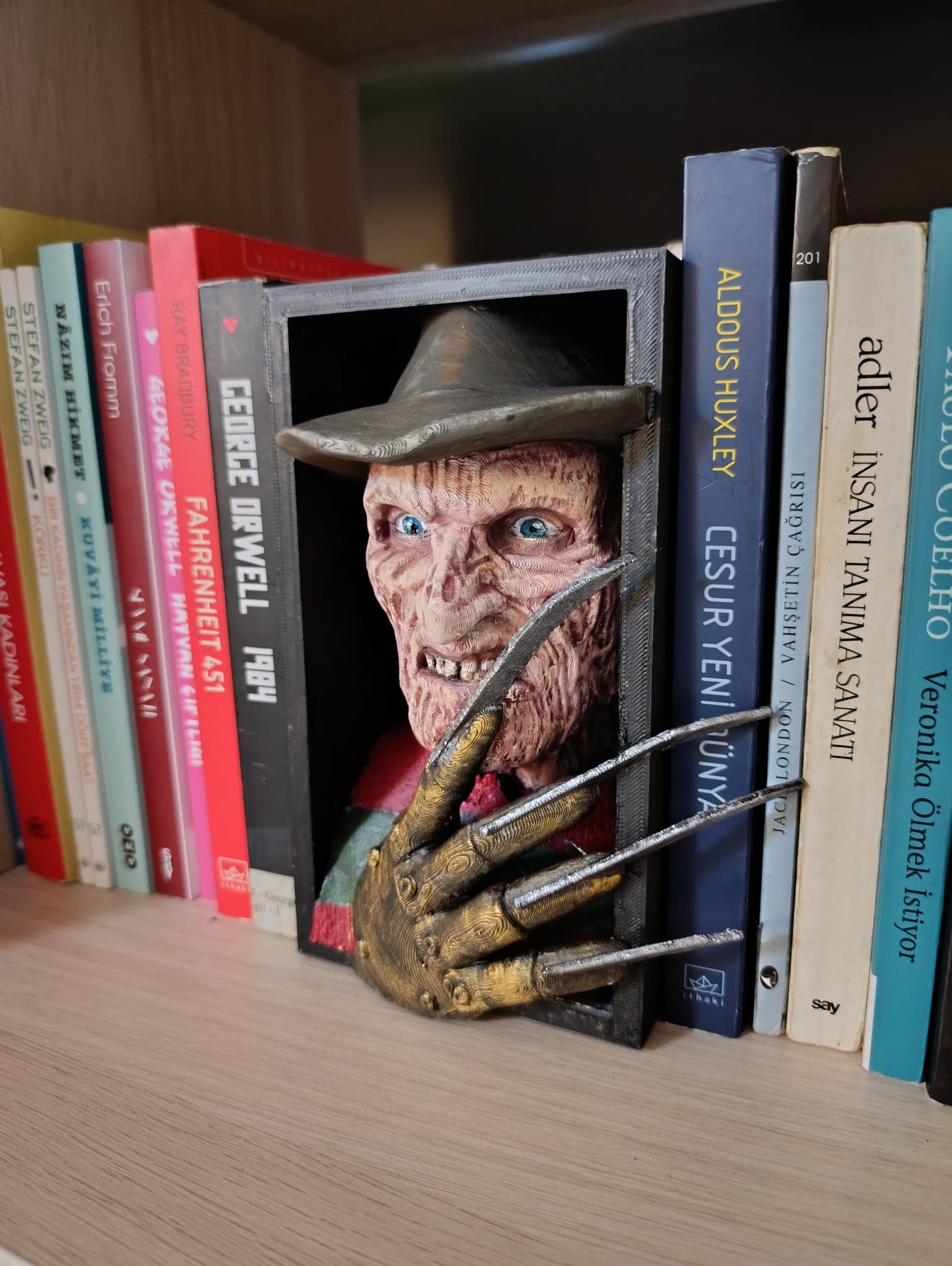 Book Nook Freddy