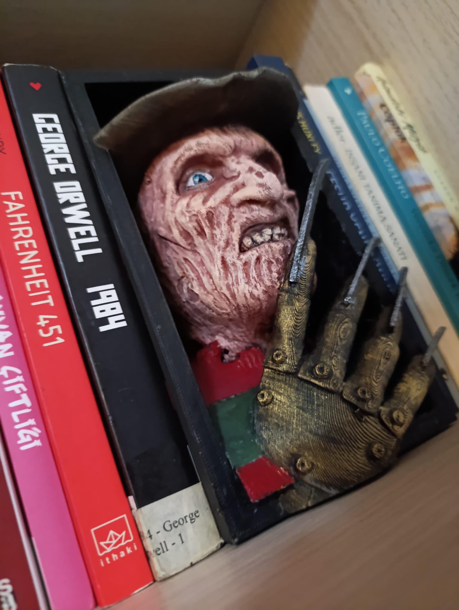 Book Nook Freddy