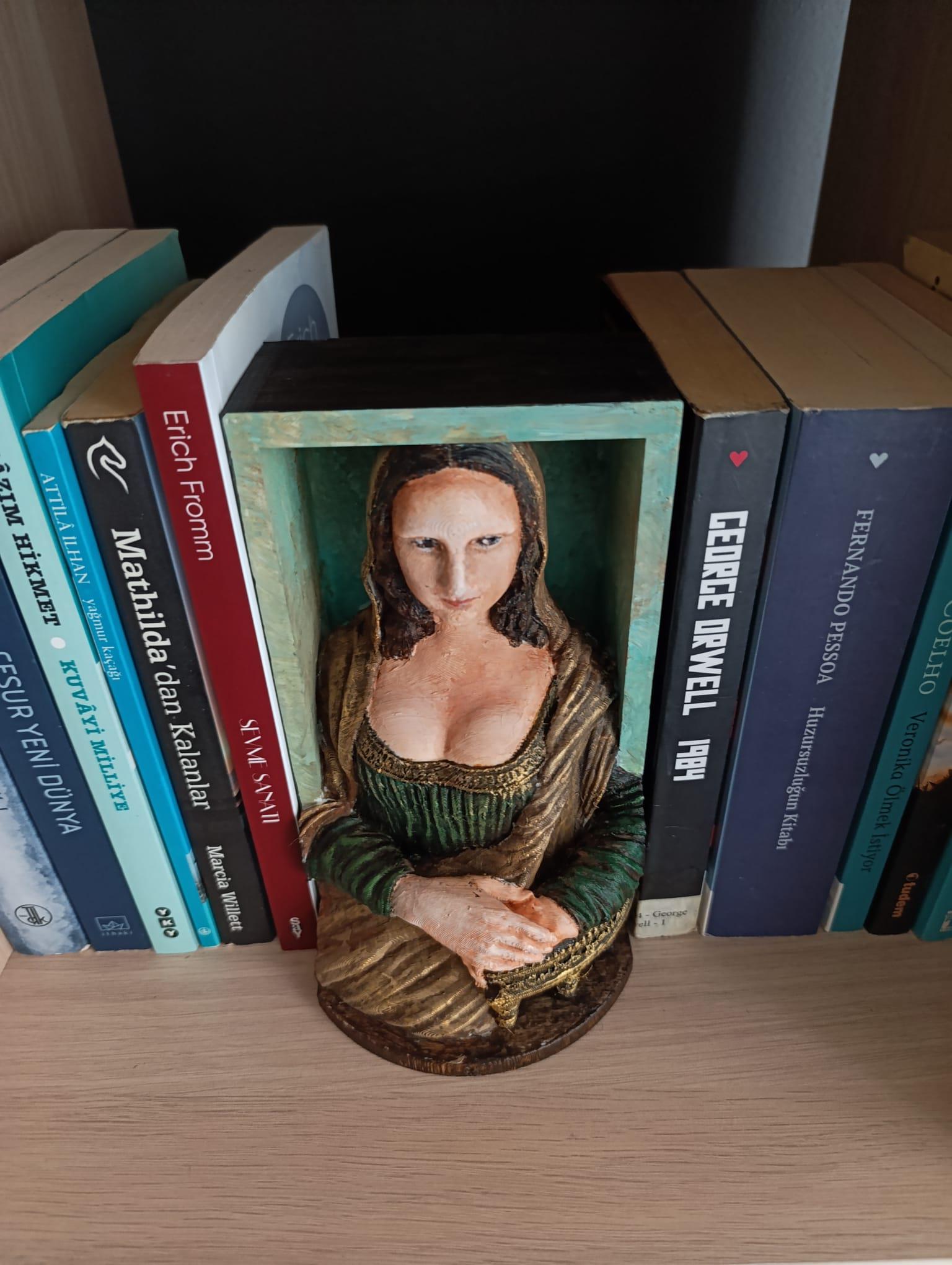 Book Nook Mona Lisa