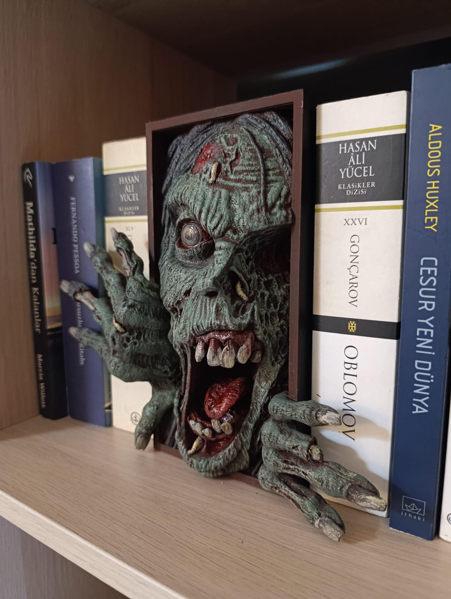 Book Nook Zombie
