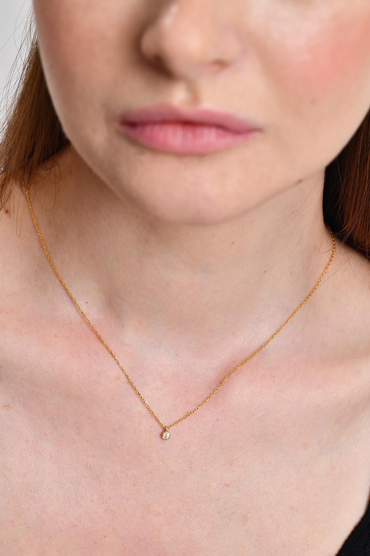0.03 carat Pırlanta Tektaş Kolye