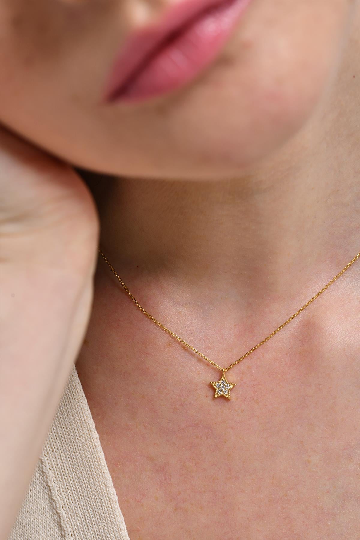 0.07 Carat Yıldız Pırlanta Kolye