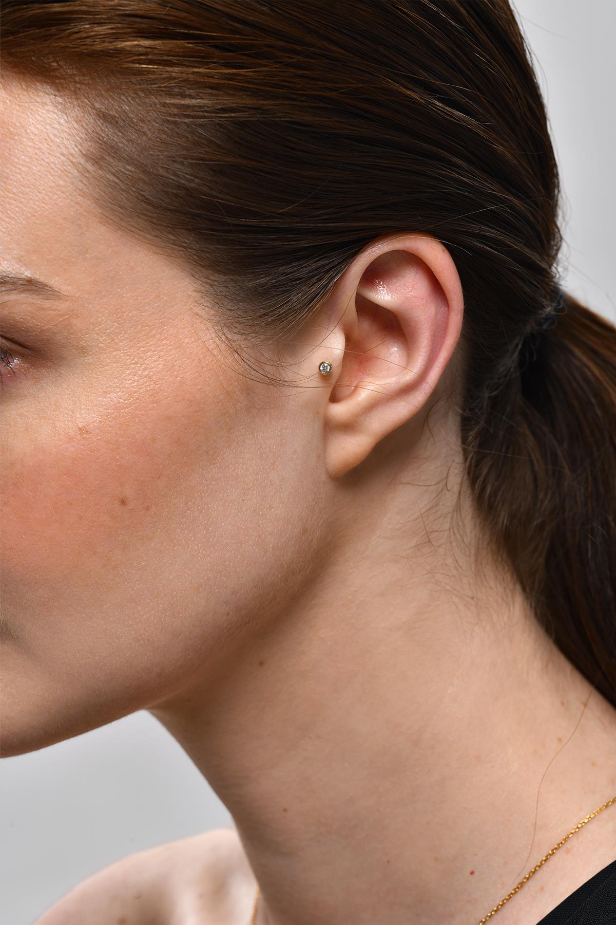 Bezel Tragus
