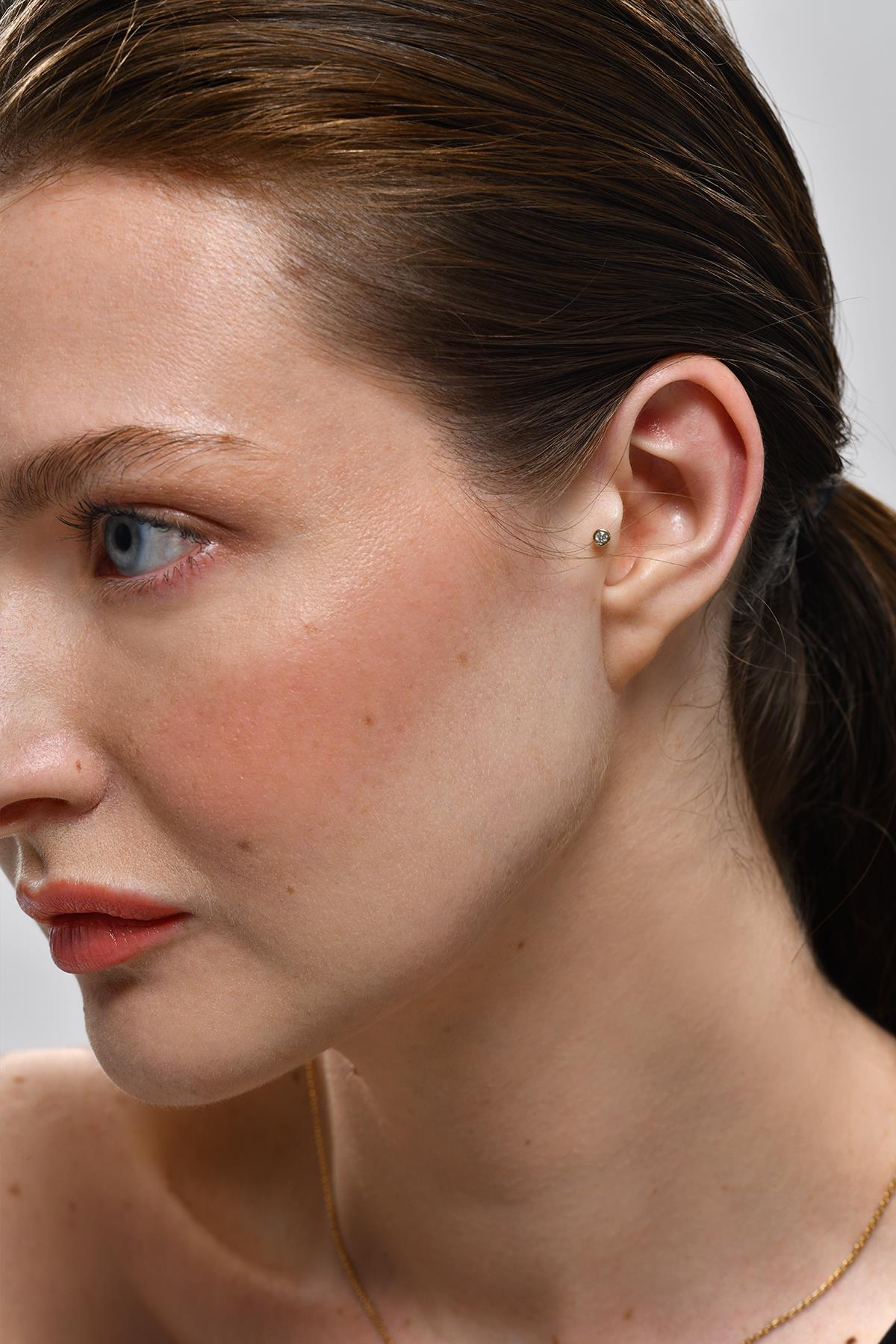 Bezel Tragus