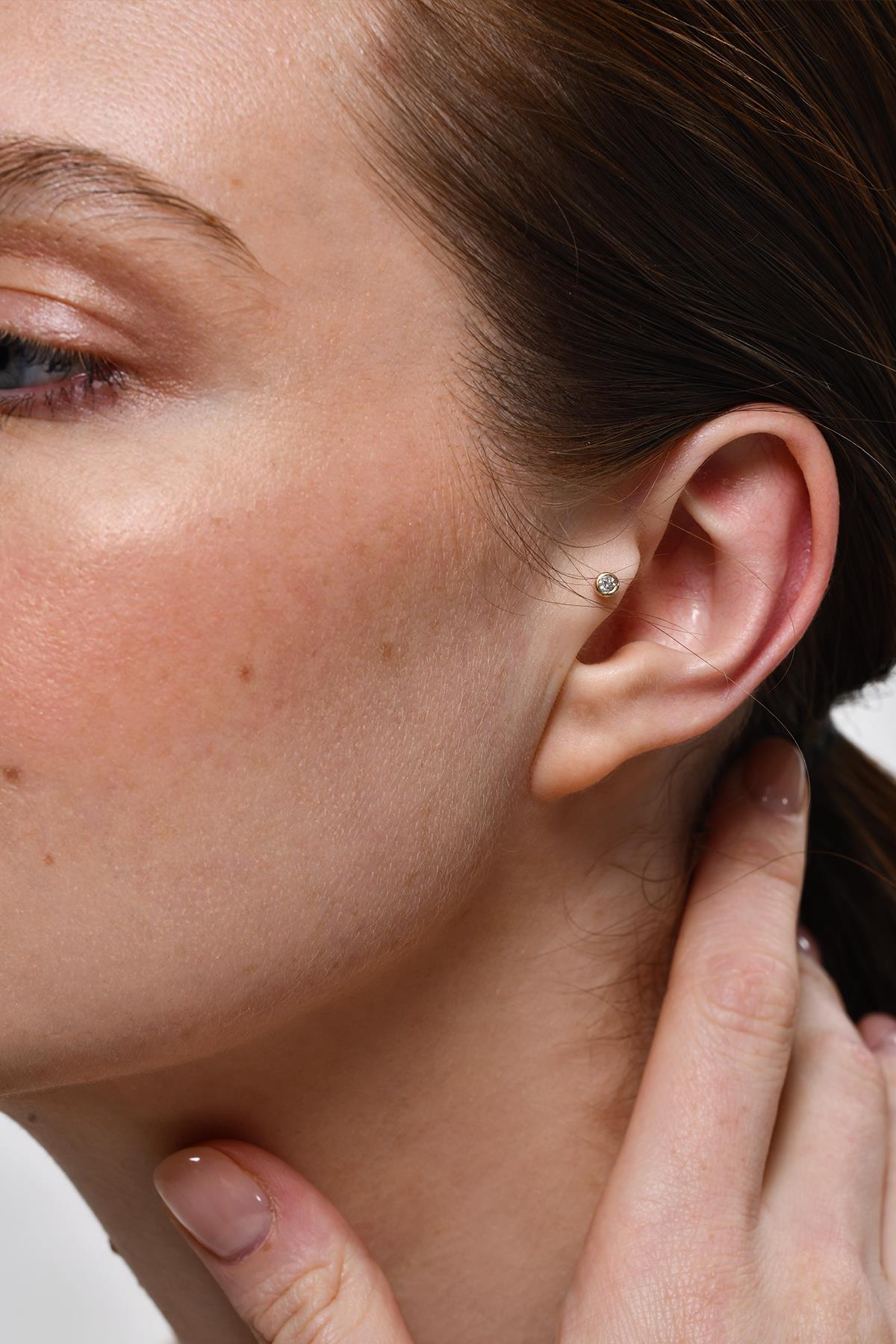 Bezel Tragus