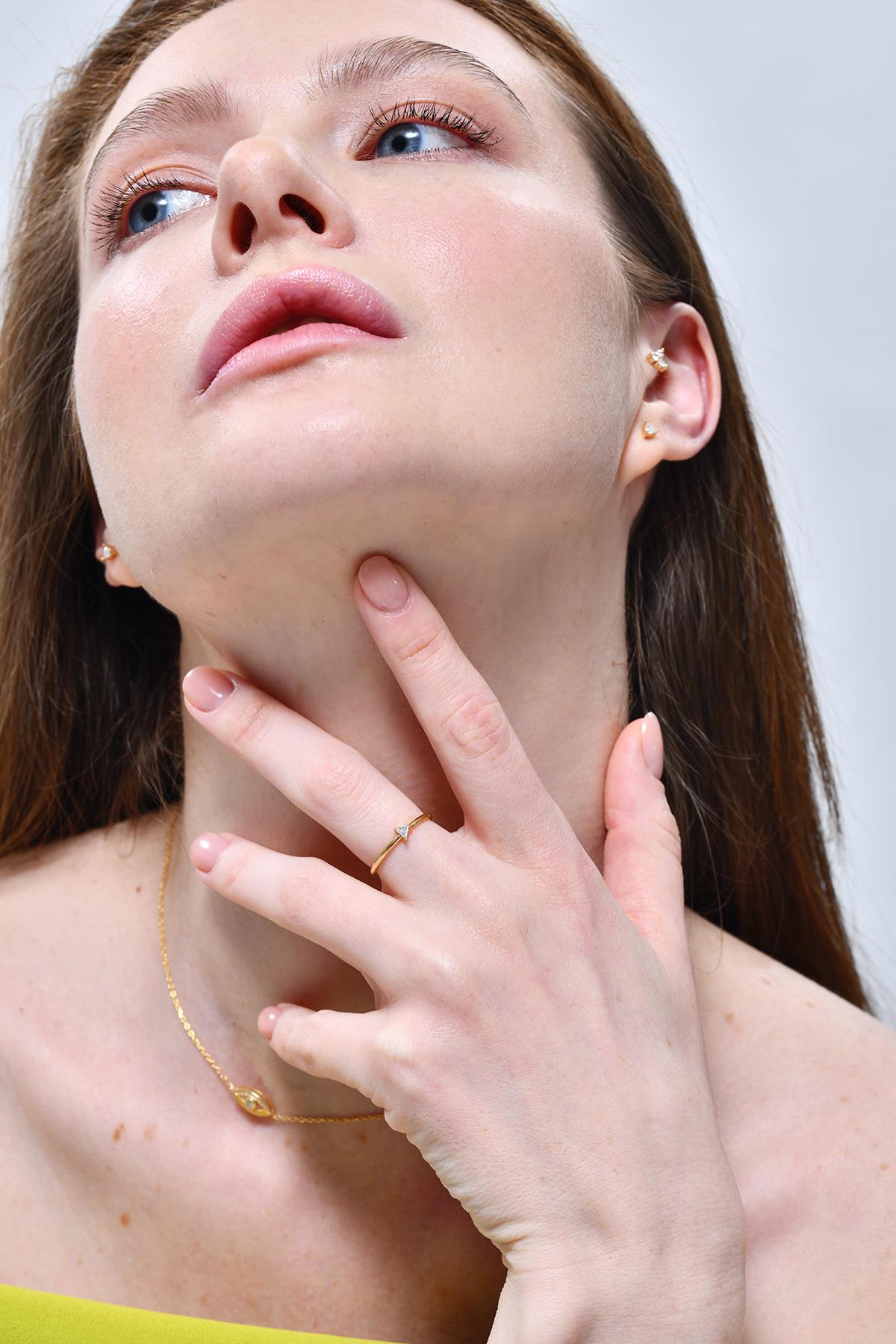 Üçgen Yüzük