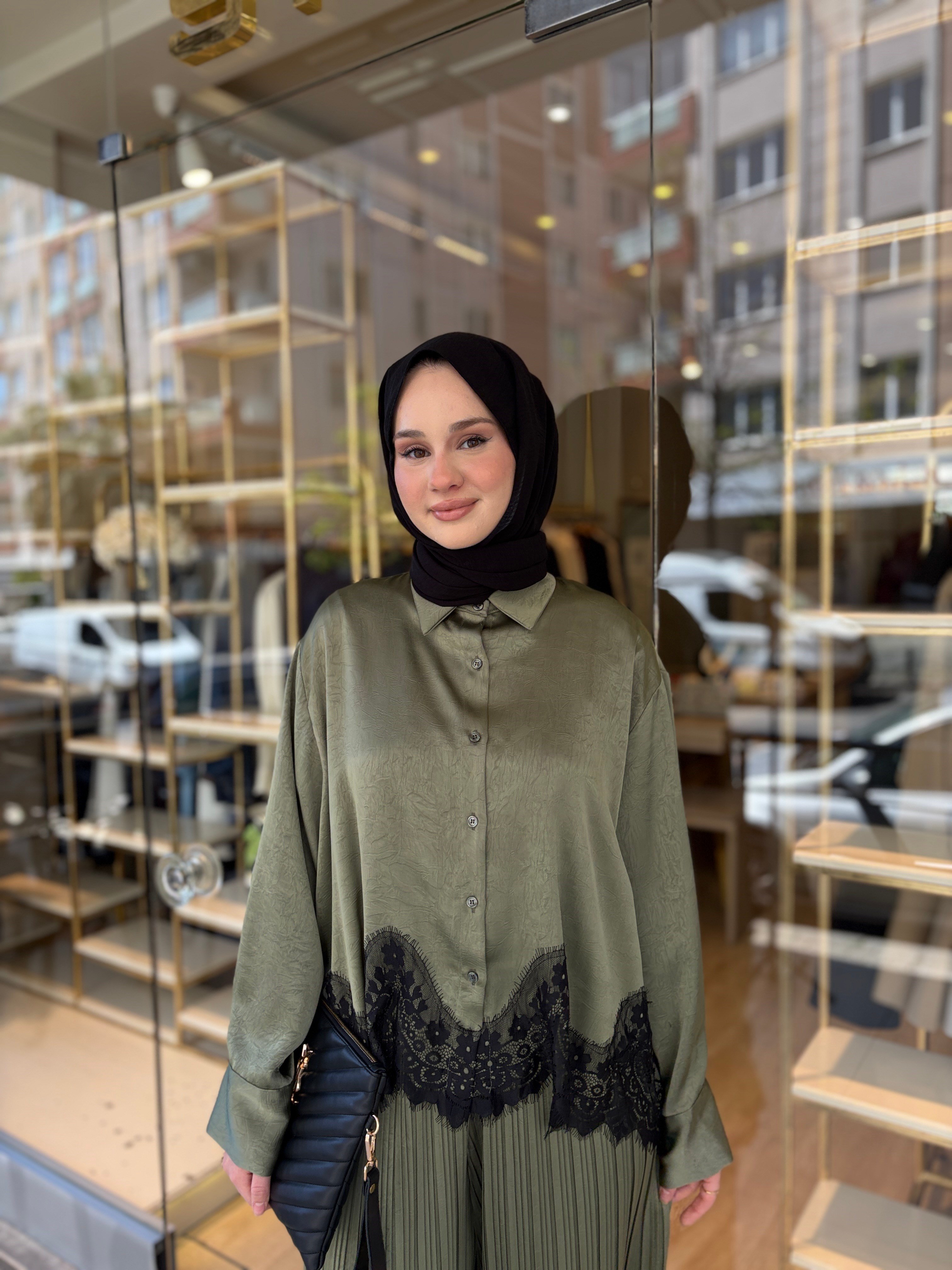 : SATEN ALTI DANTELLİ PLİSELİ TAKIM YEŞİL