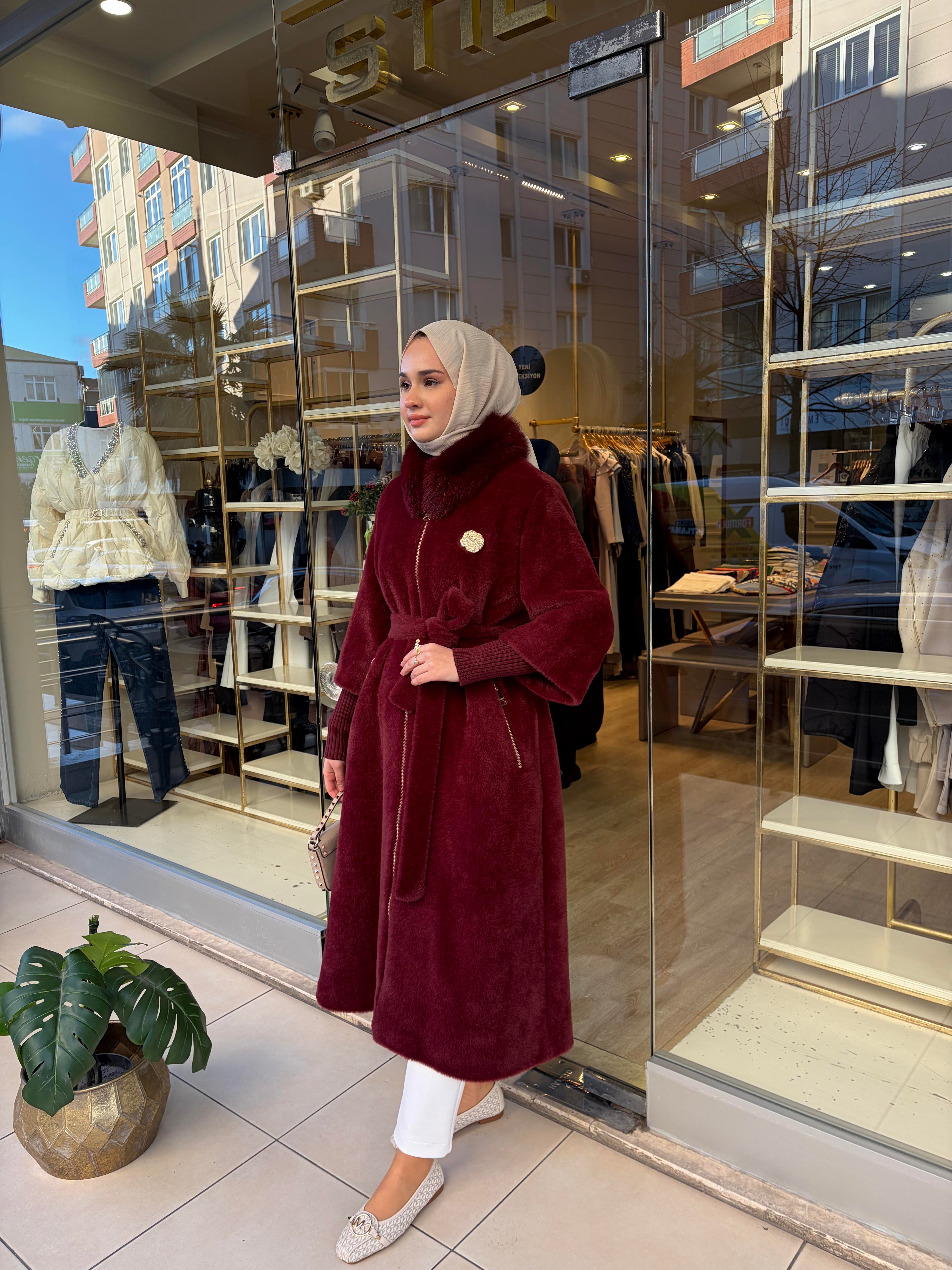  TRİKO FERMUAR VE KÜRKLÜ KABAN BORDO