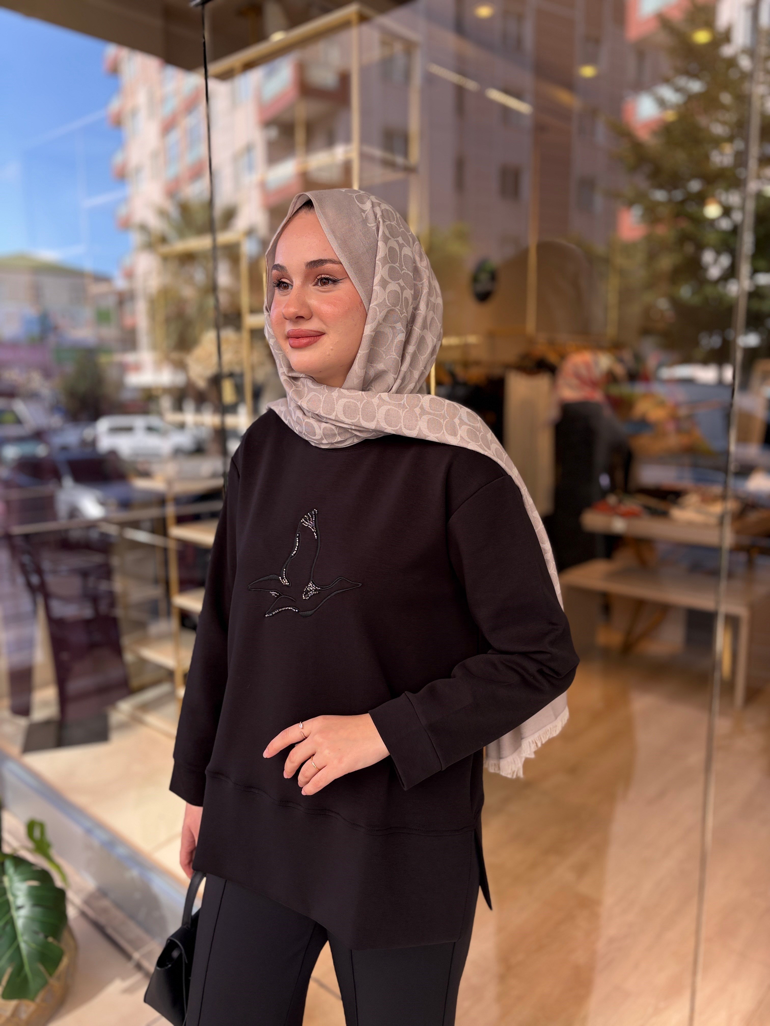 1000 NAKIŞ DETAYLI SWEAT SİYAH