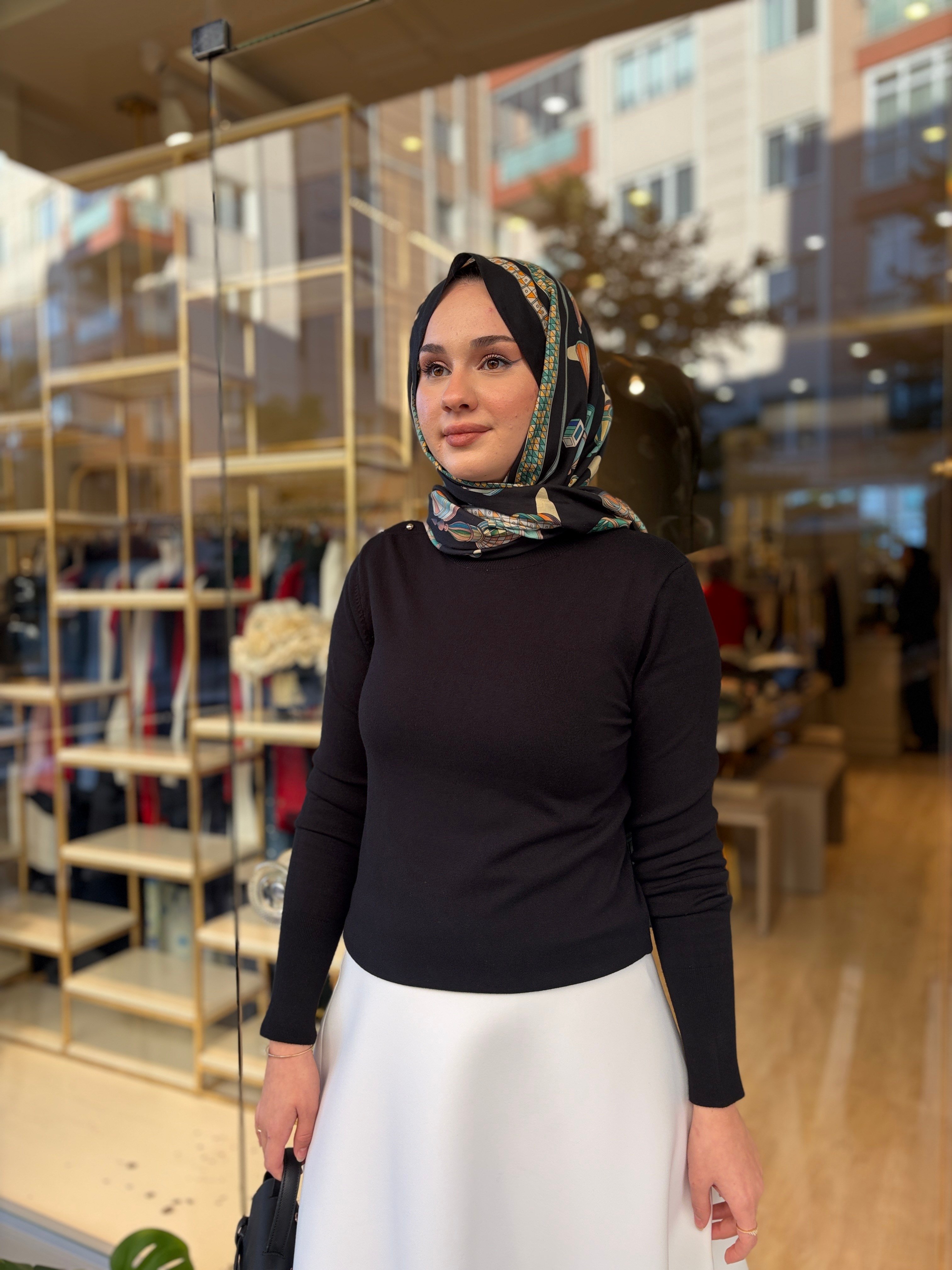 10877 BASİC DİK YAKA DÜĞMELİ KAZAK SİYAH