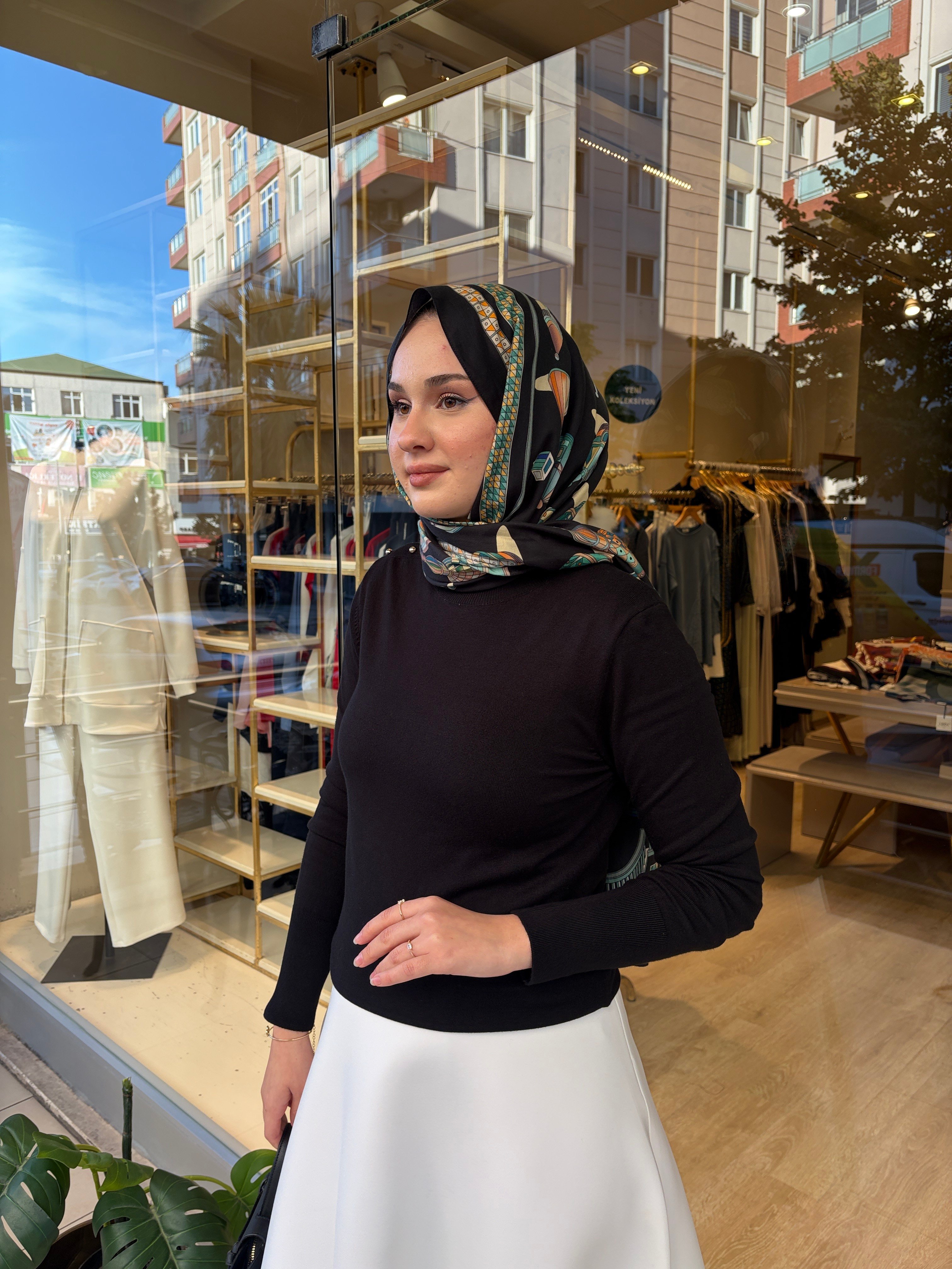 10877 BASİC DİK YAKA DÜĞMELİ KAZAK SİYAH