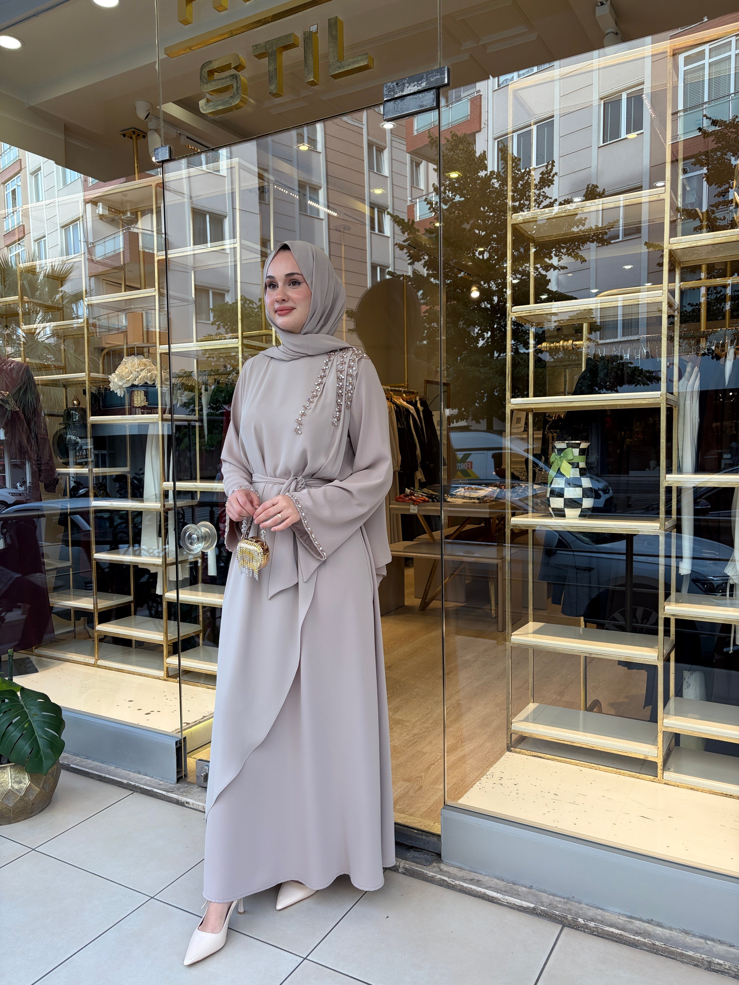 4337 OMUZLARI EL İŞİ DETAYLI ELBİSE  KOYU BEJ