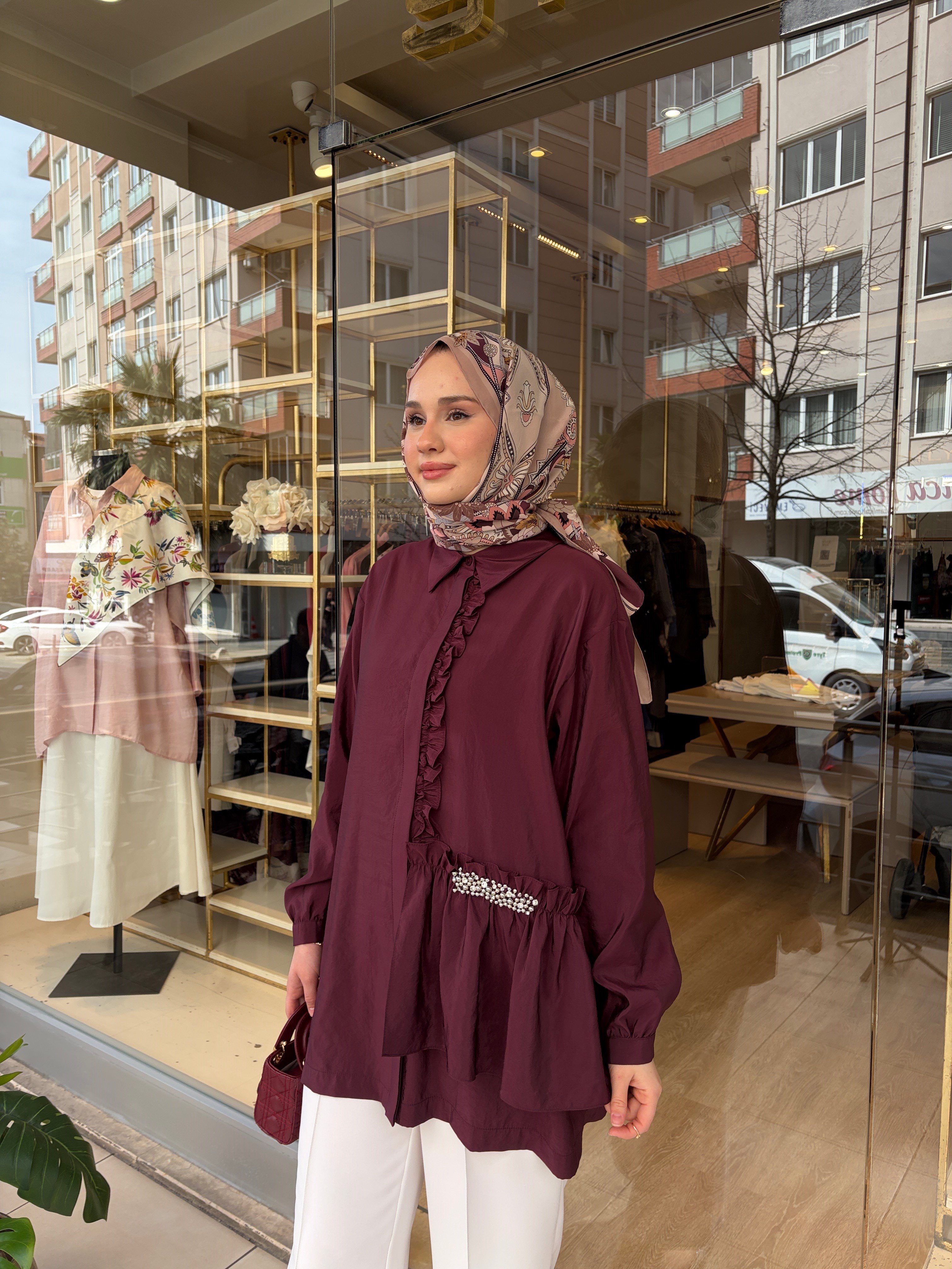 FIRFIR VE İŞLEME DETAYLI GÖMLEK BORDO