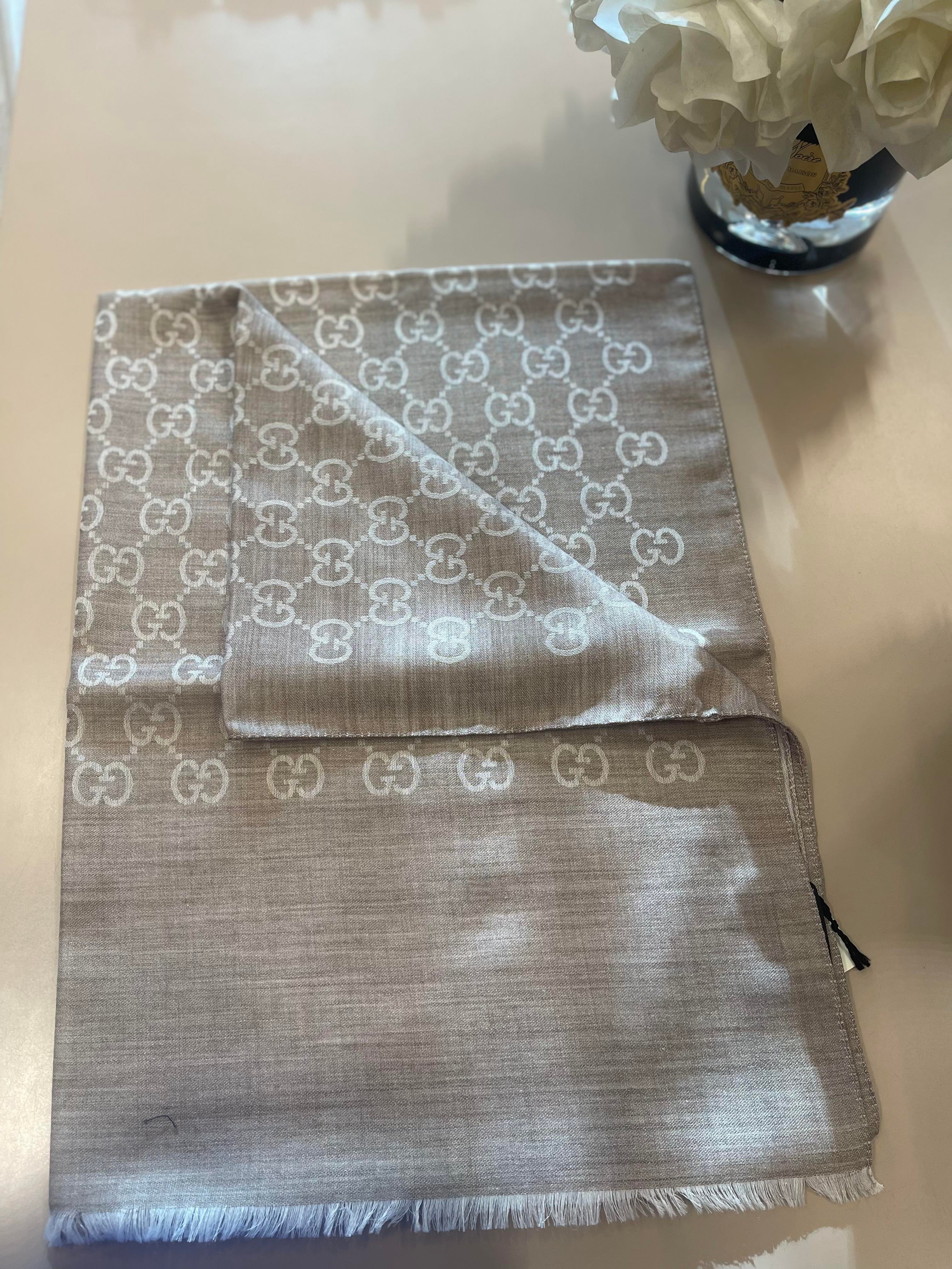 GUCCİ ŞAL BEJ 