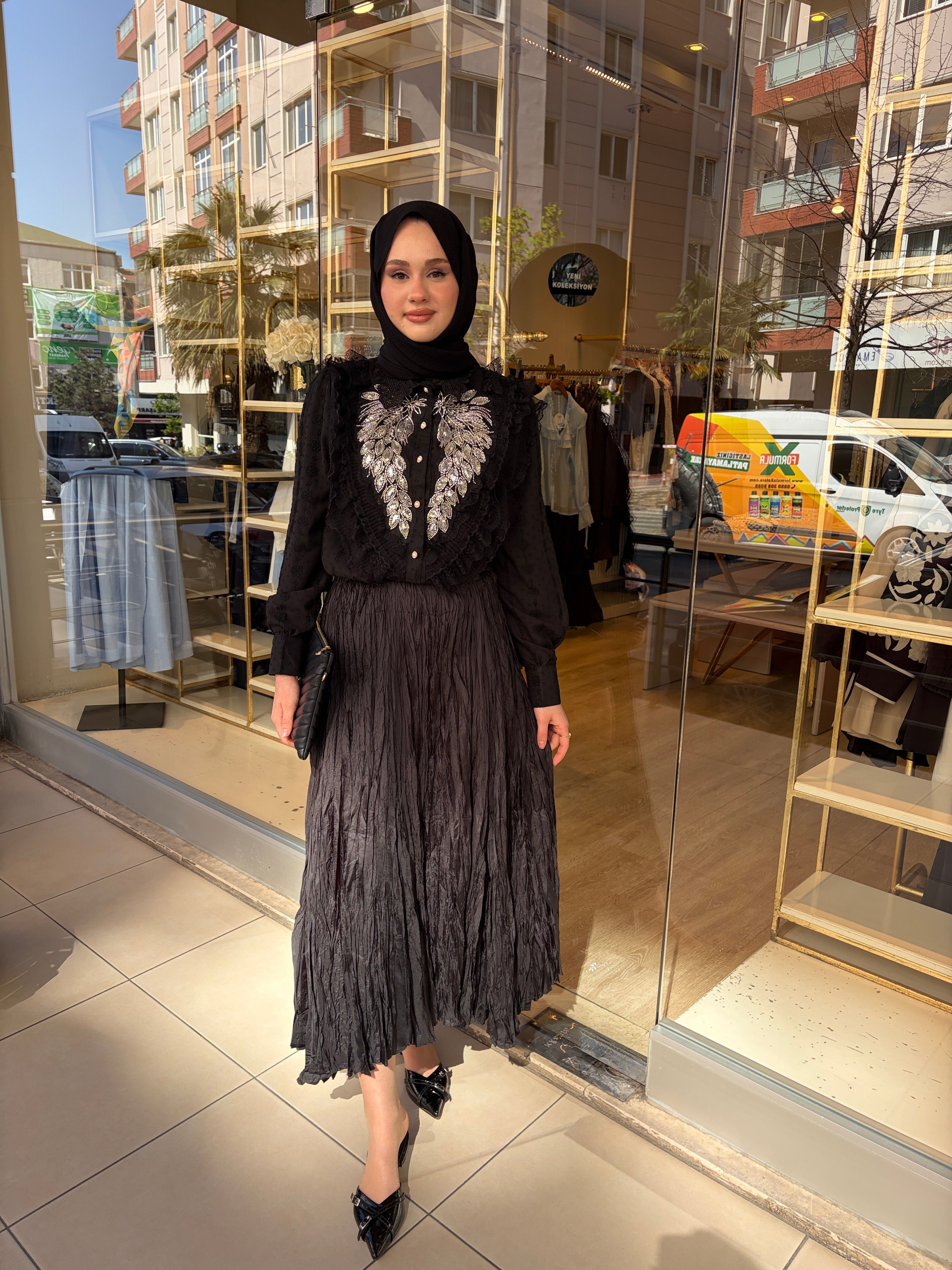 İŞLEMELİ GÖMLEK SİYAH