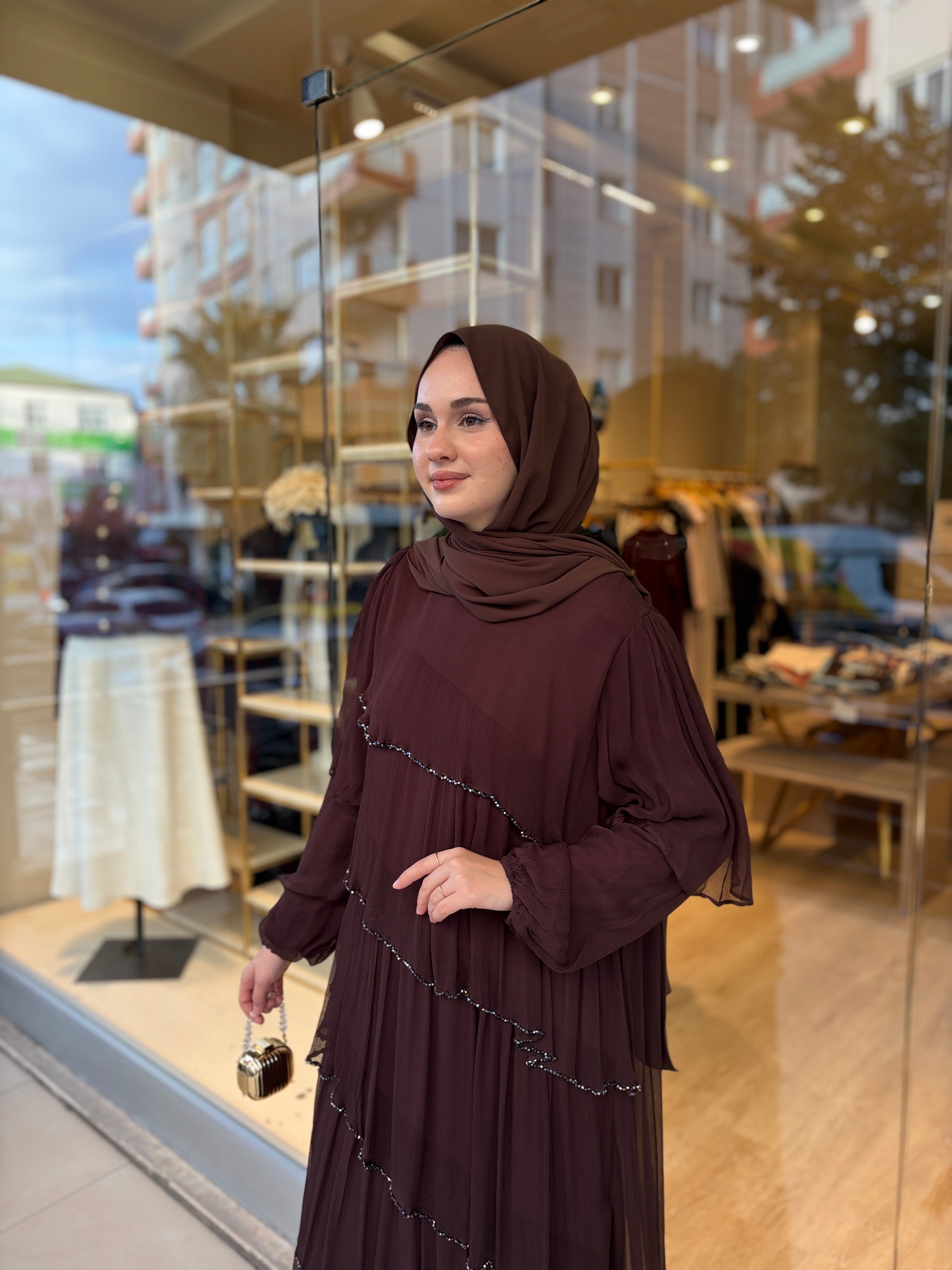 KATKAT BONCUK İŞLEMELİ ELBİSE KAHVE