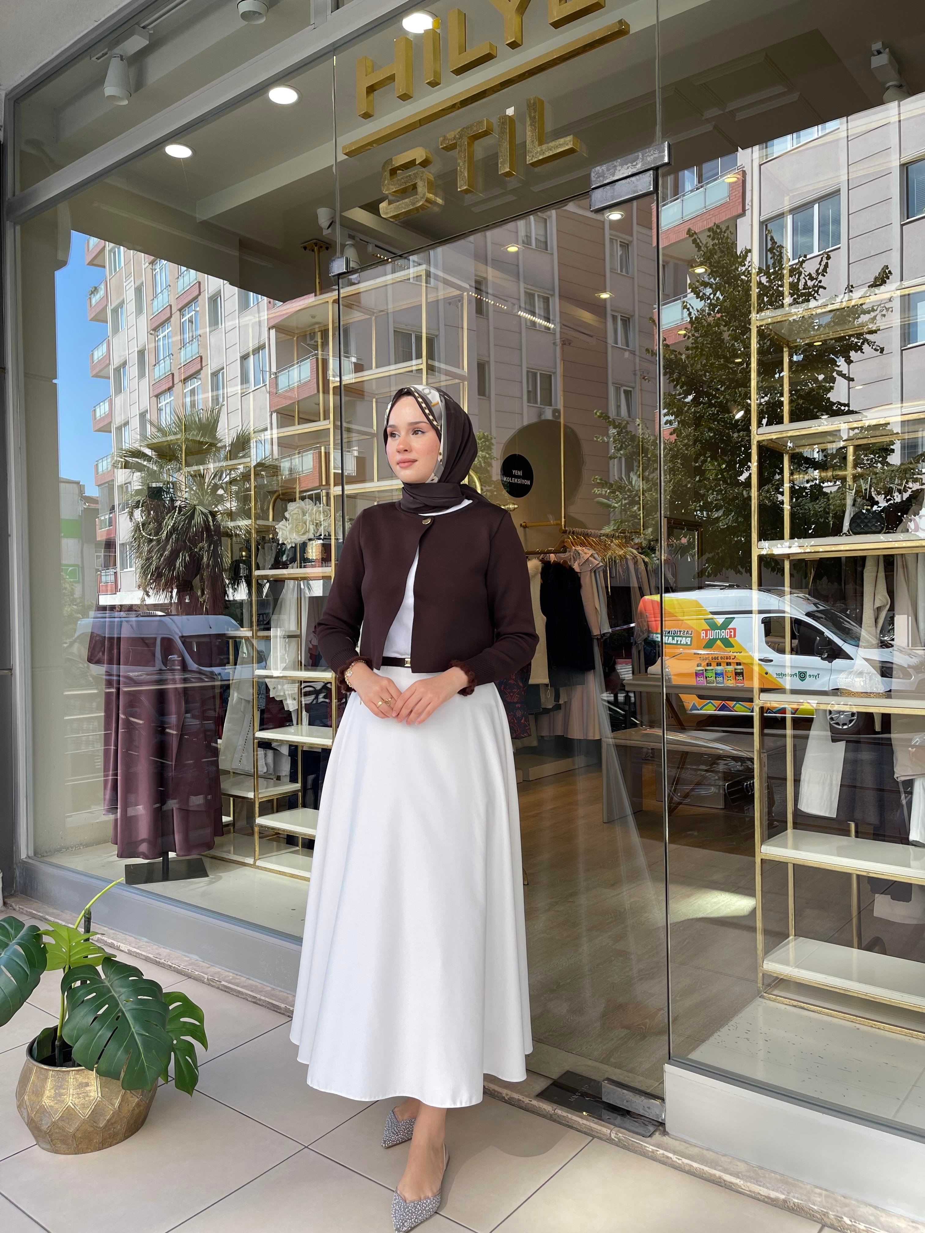 KOLU TÜYLÜ TRİKO MİNİ HIRKA KAHVERENGİ