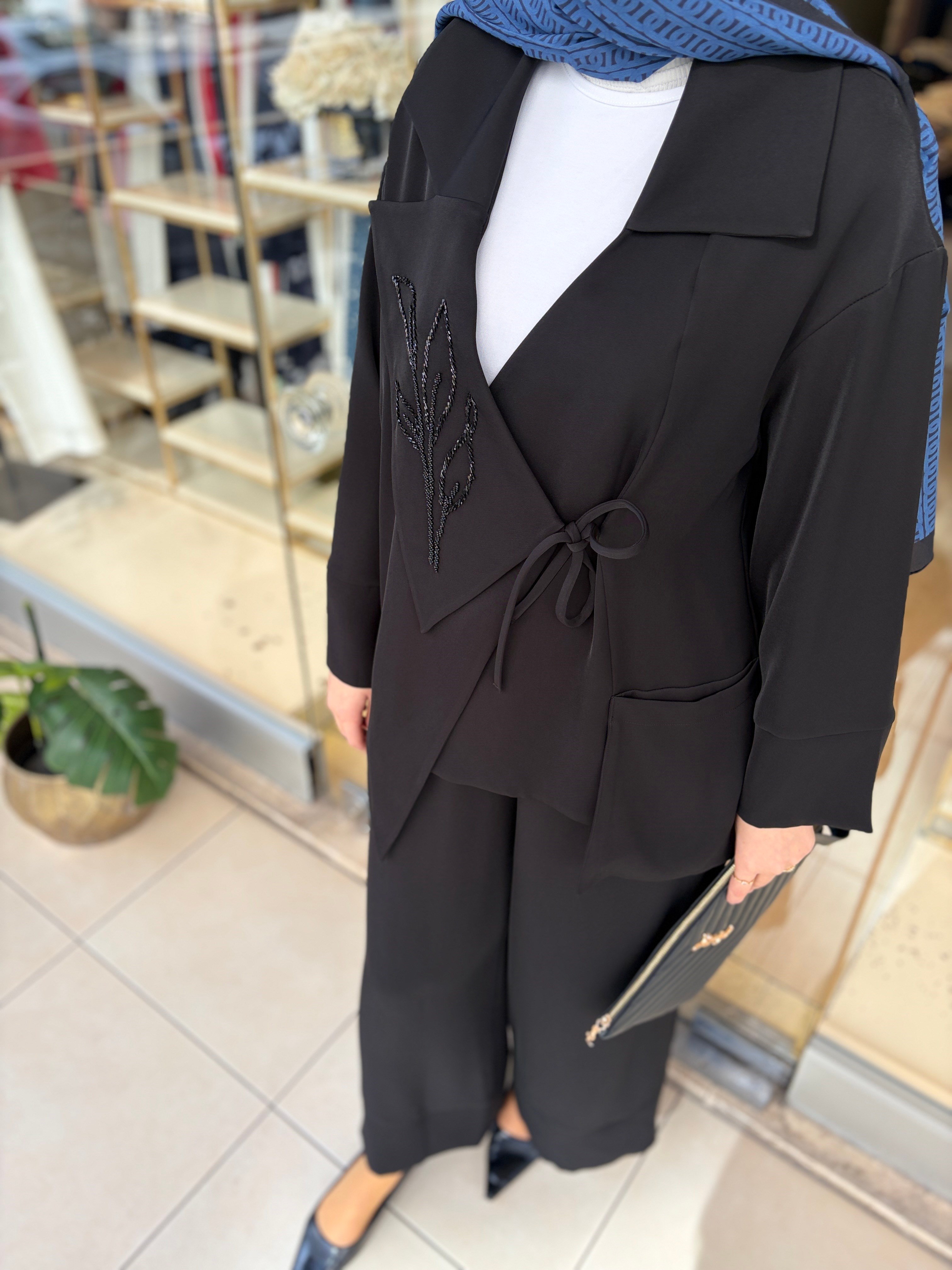 NUSS 1063 DEVRİK YAKA İŞLEMELİ KREP TAKIM SİYAH