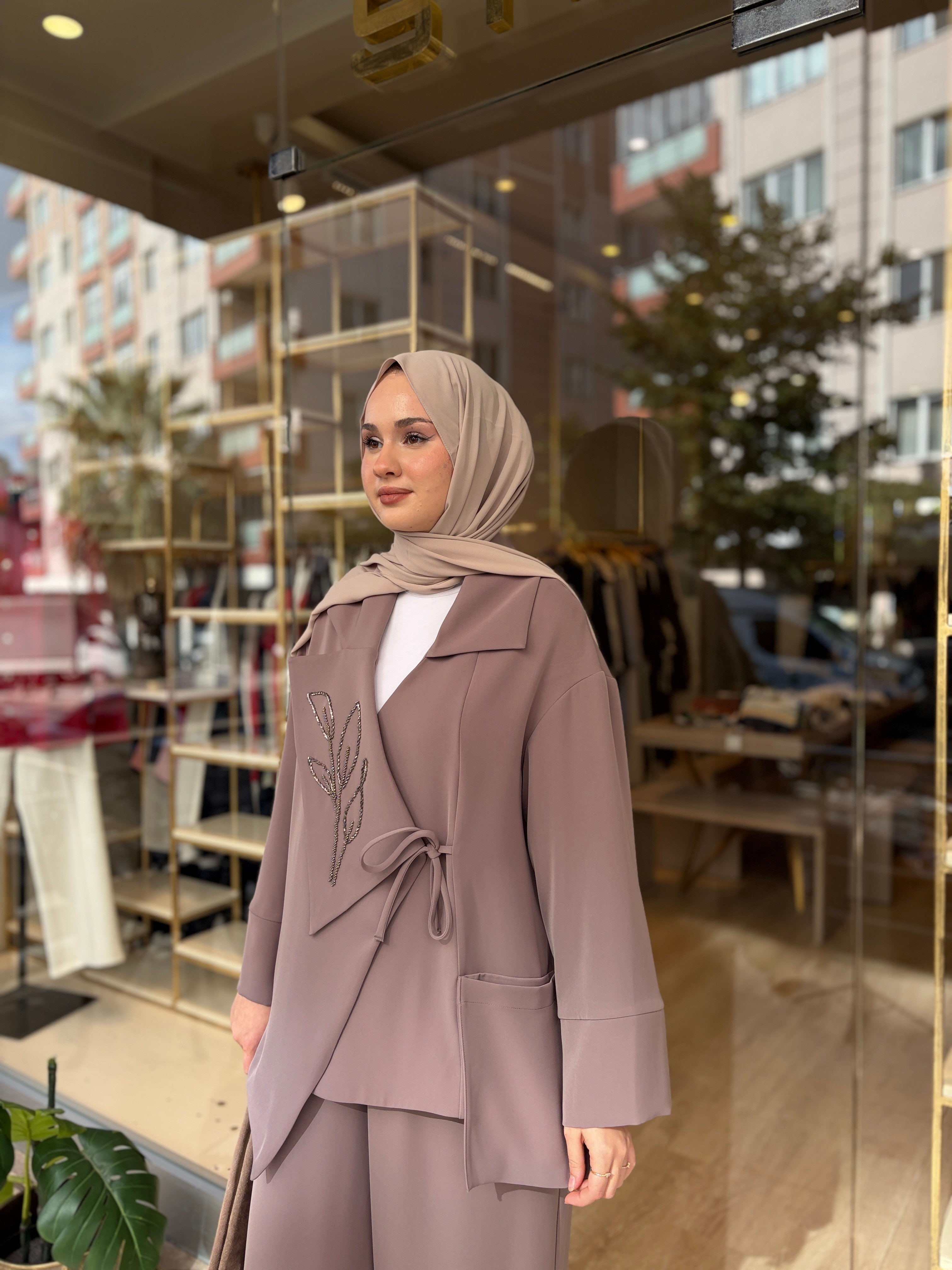NUSS 1063 DEVRİK YAKA İŞLEMELİ KREP TAKIM VİZON