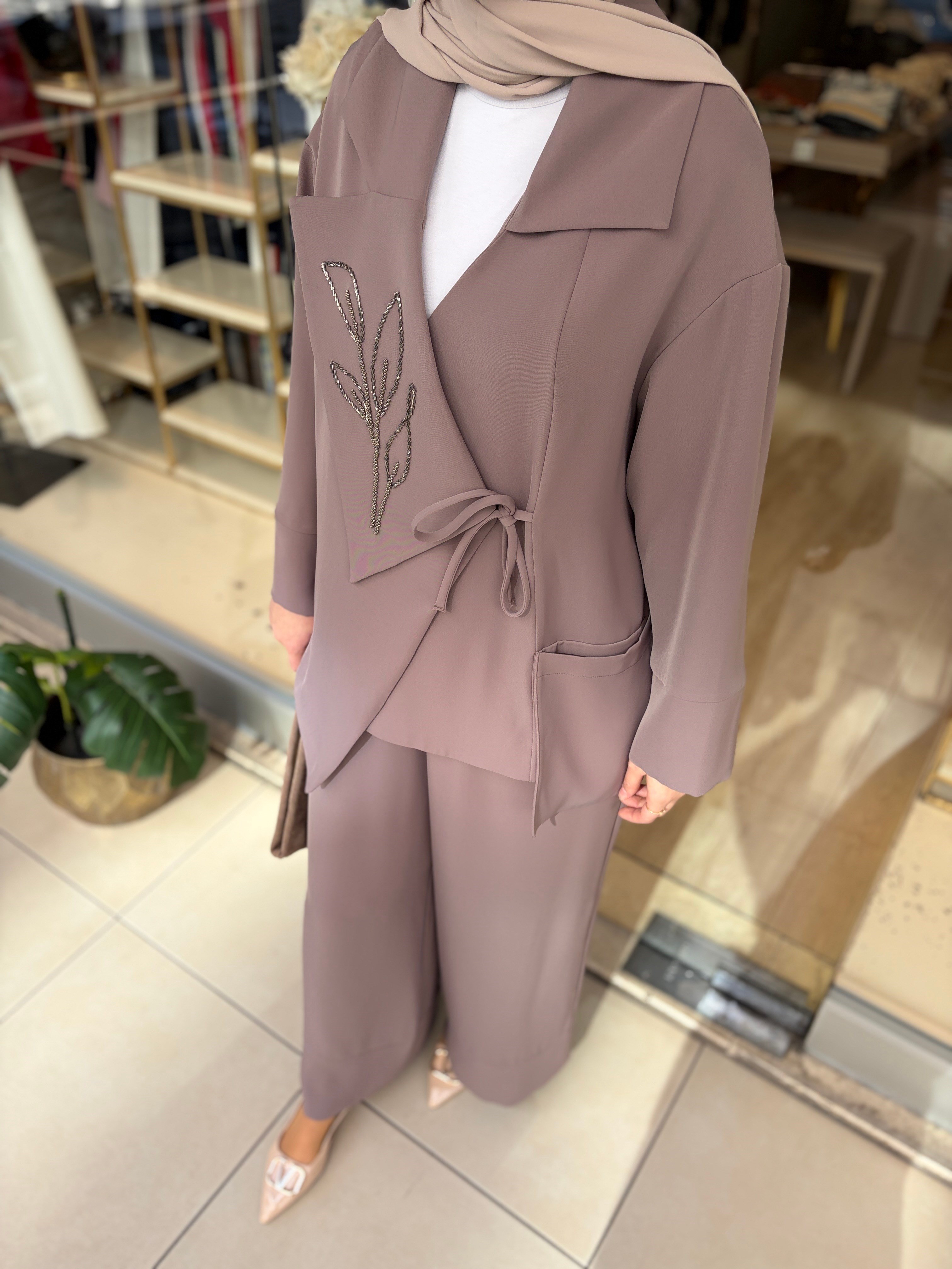 NUSS 1063 DEVRİK YAKA İŞLEMELİ KREP TAKIM VİZON