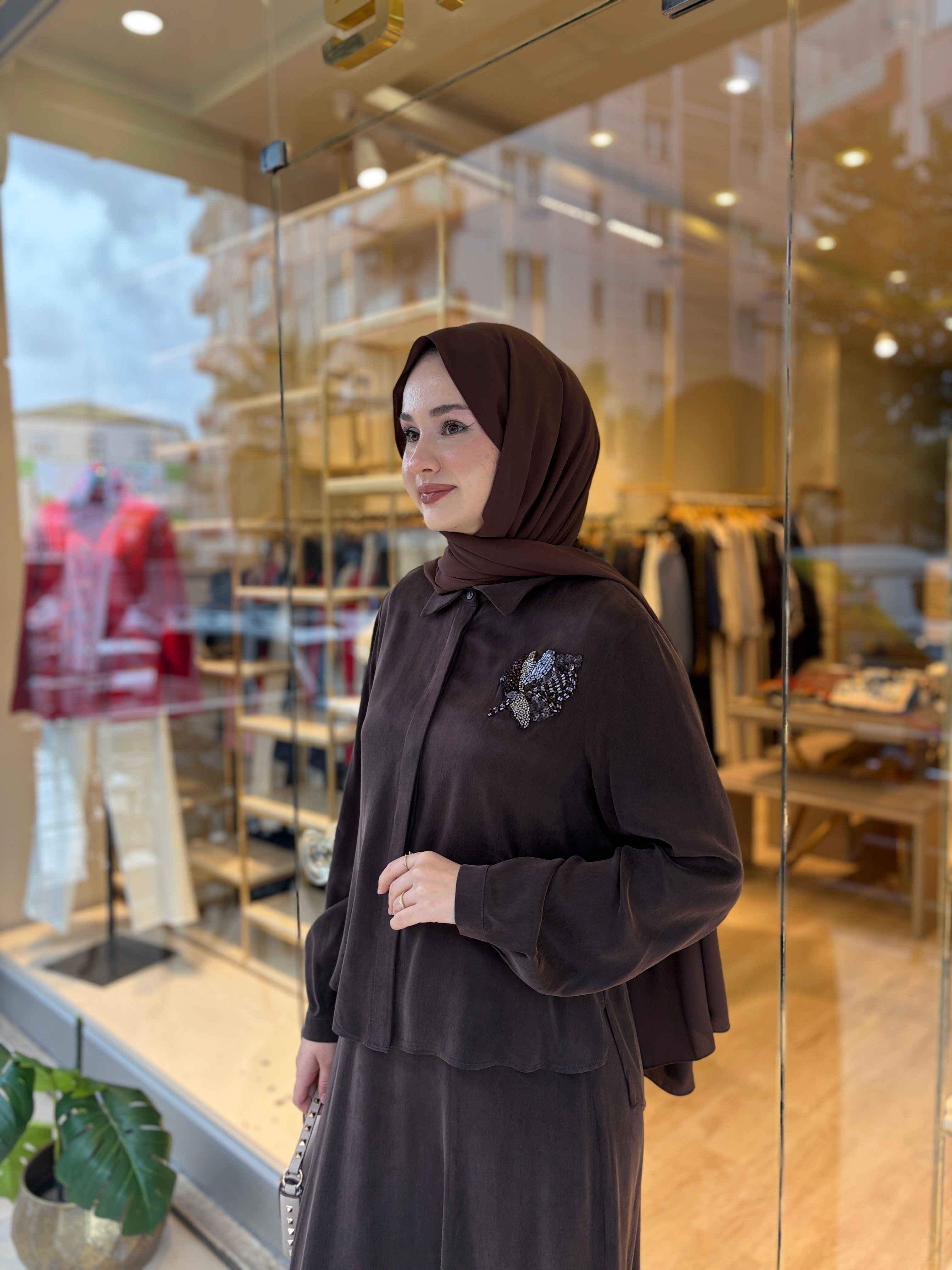 NUSS 1084 YAPRAK İŞLEMELİ İPEL QUPRA  ETEKLİ TAKIM KAHVE