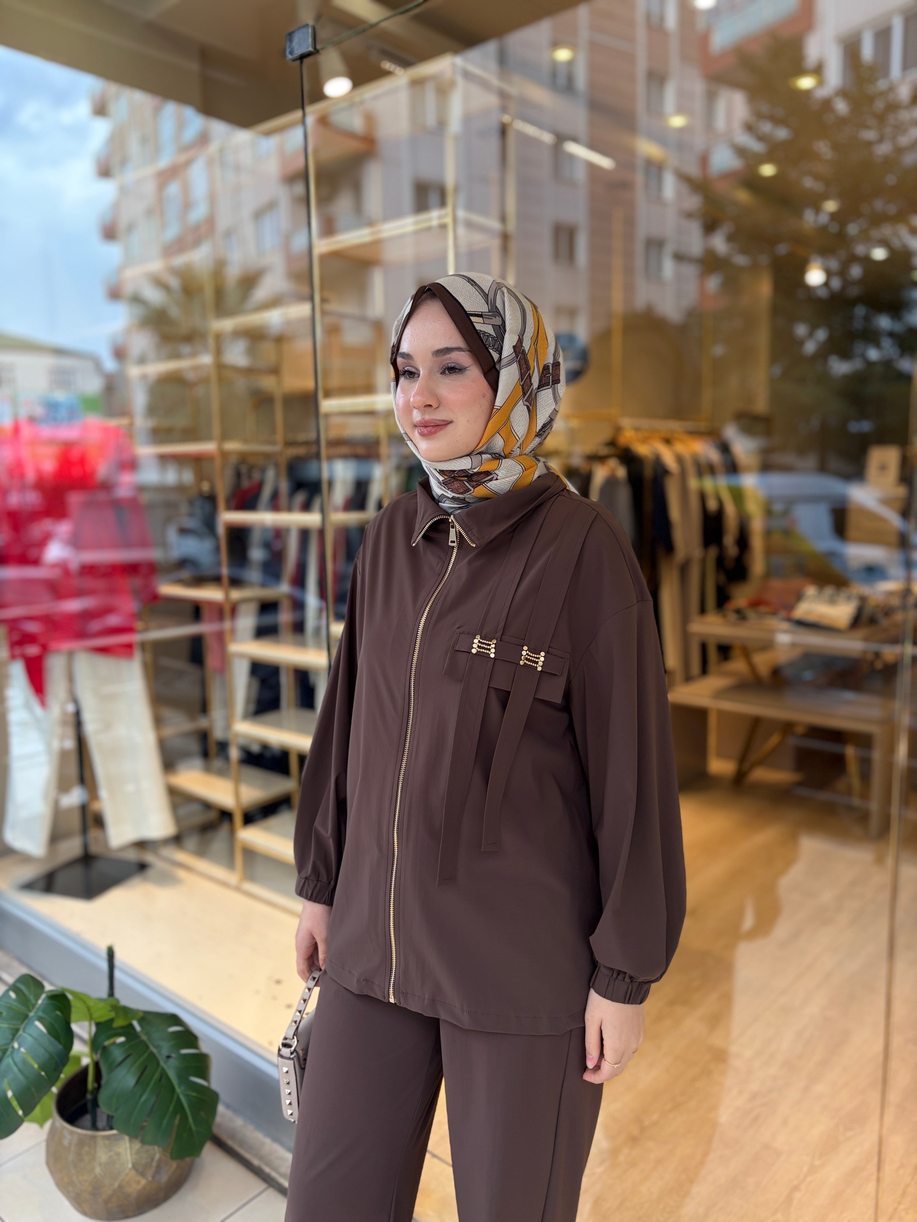 NUSS 1091 CEP ÜZERİ ŞERİT DETAYPANTOLONLU TAKIM KAHVE 