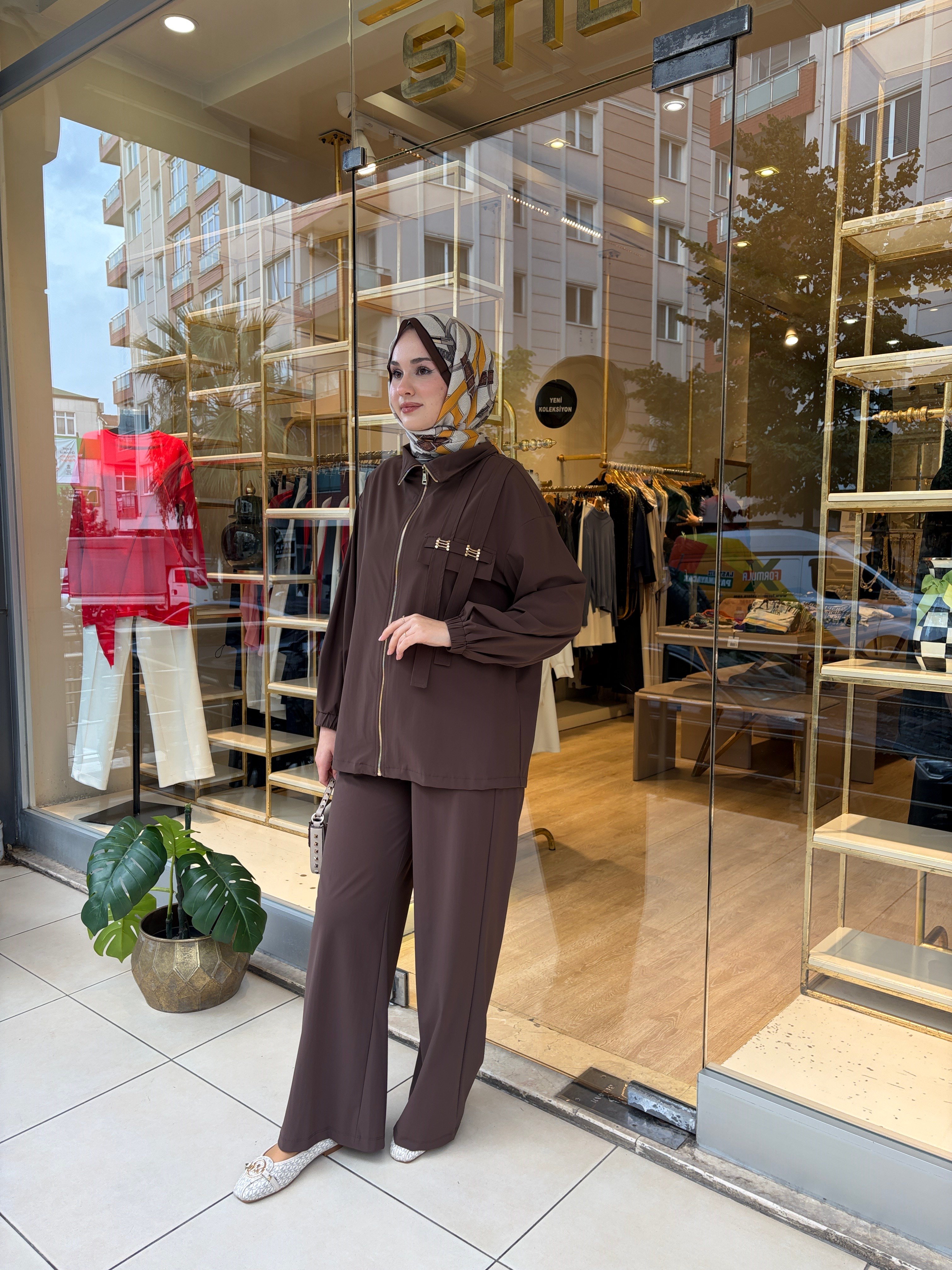 NUSS 1091 CEP ÜZERİ ŞERİT DETAYPANTOLONLU TAKIM KAHVE 