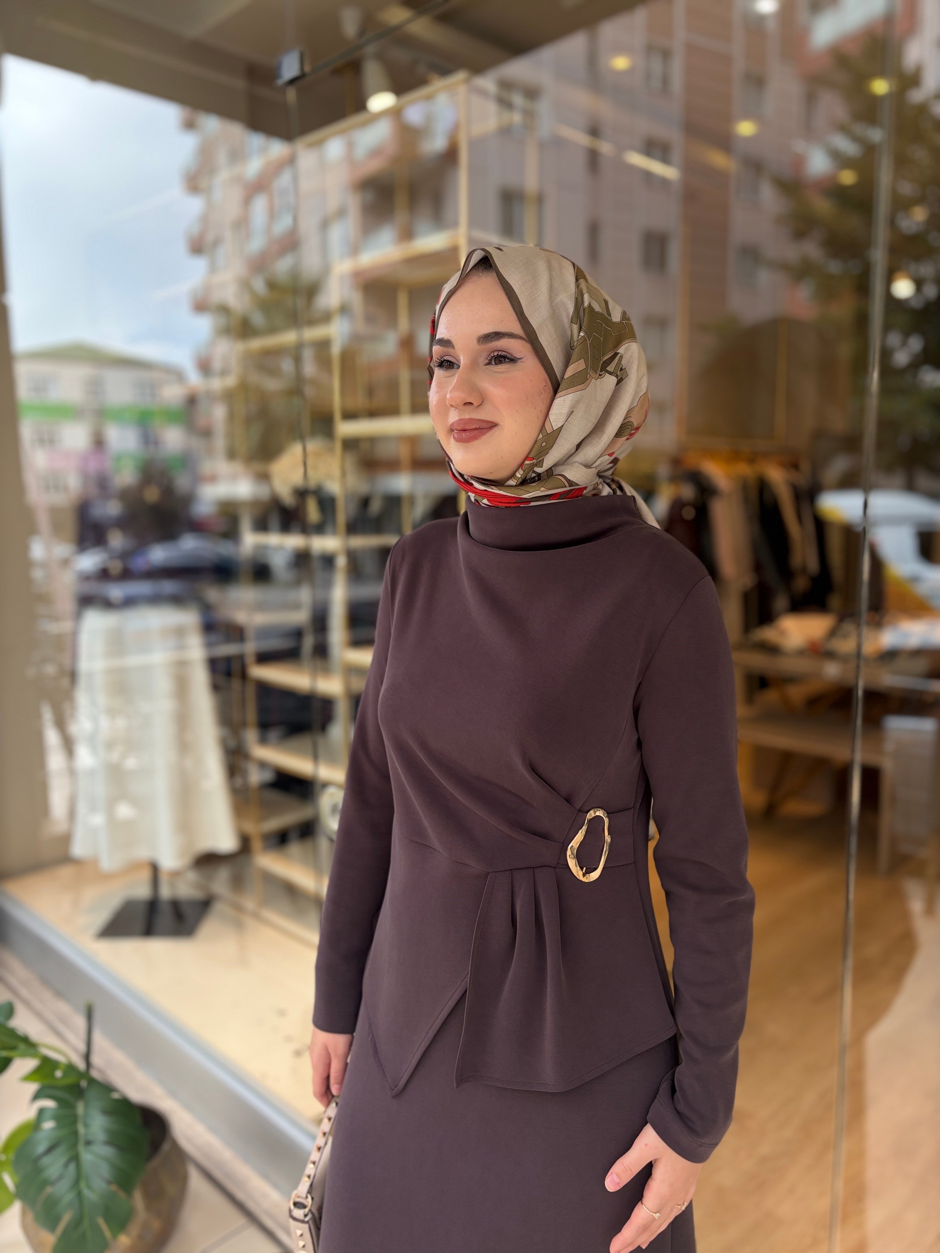 NUSS 2051 ASİMETRİK BEL DETAYLI UZUN ELBİSE KAHVE 