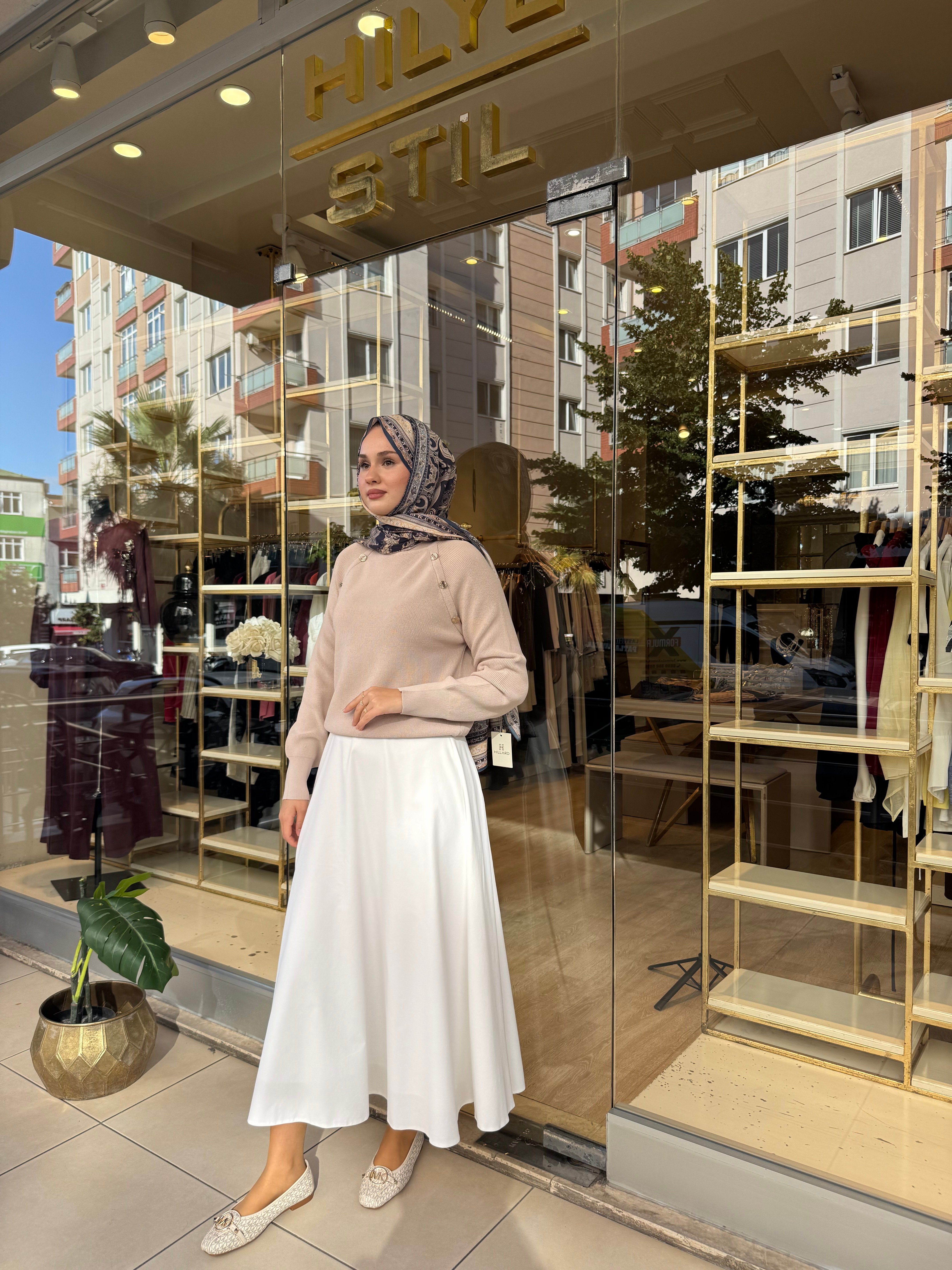 NUSS İKİ OMZU DÜĞMELİ KAZAK BEJ
