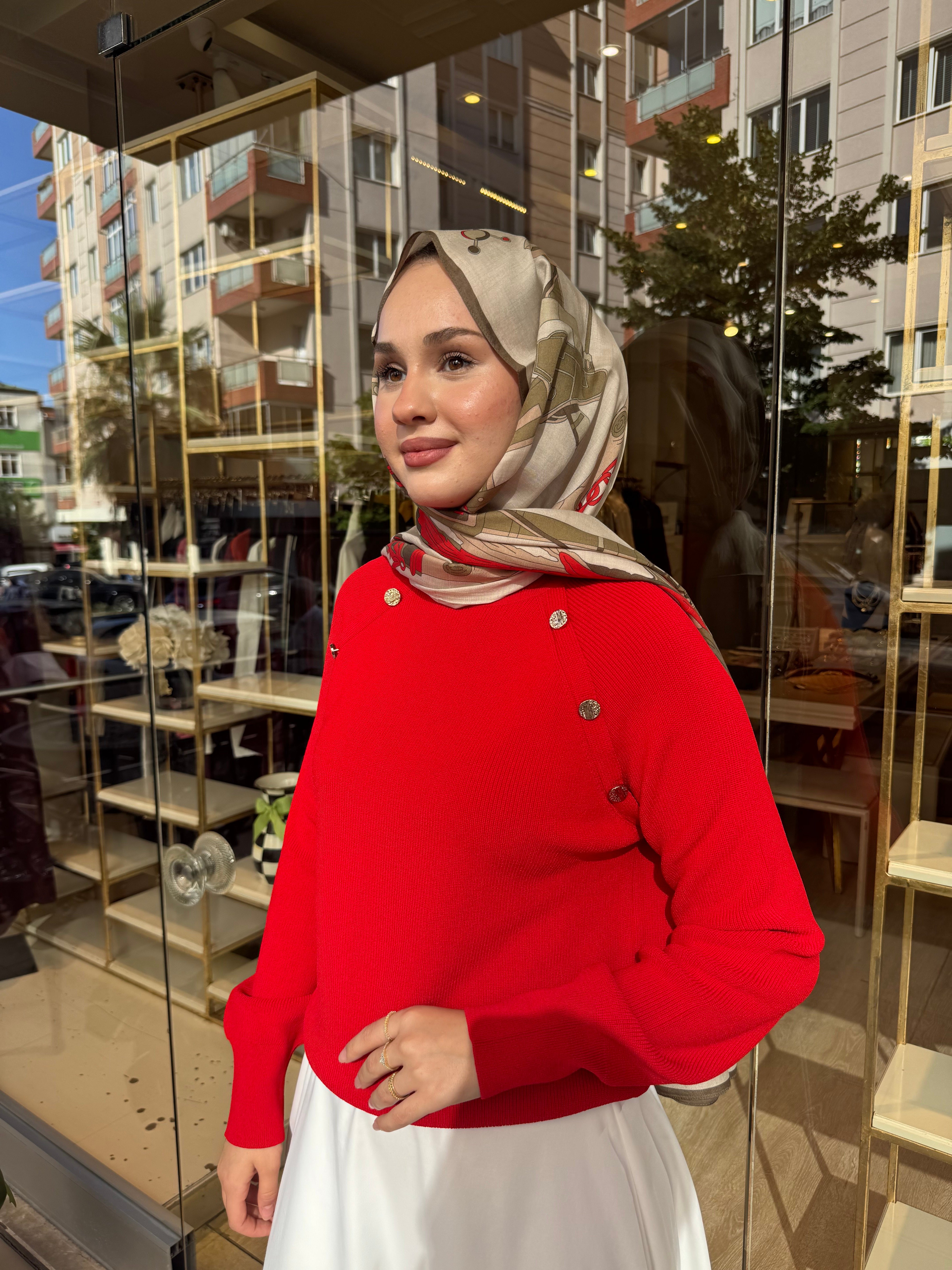 NUSS İKİ OMZU DÜĞMELİ KAZAK KIRMIZI