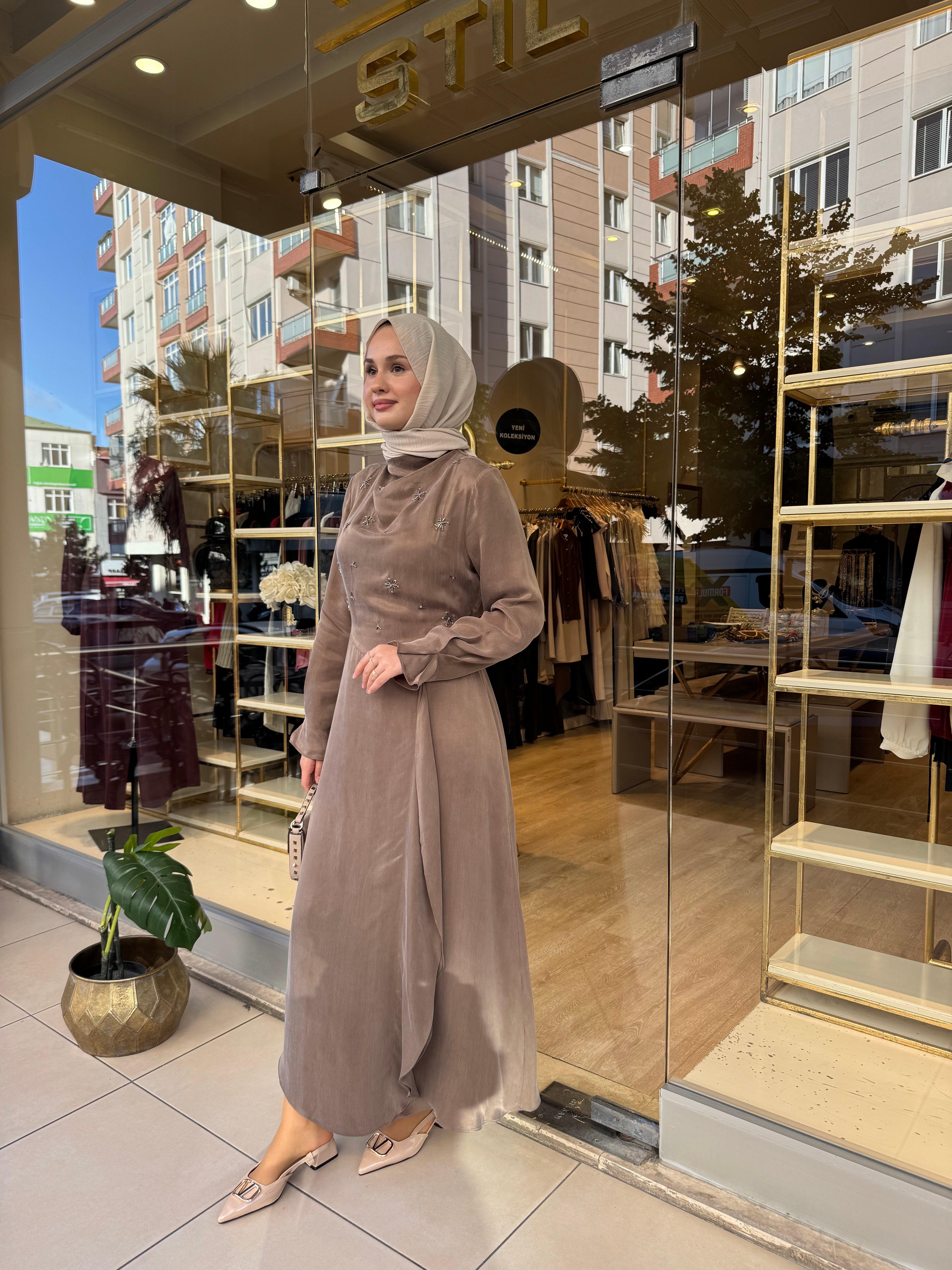 NUSS YILDIZ İŞLEMELİ ELBİSE VİZON