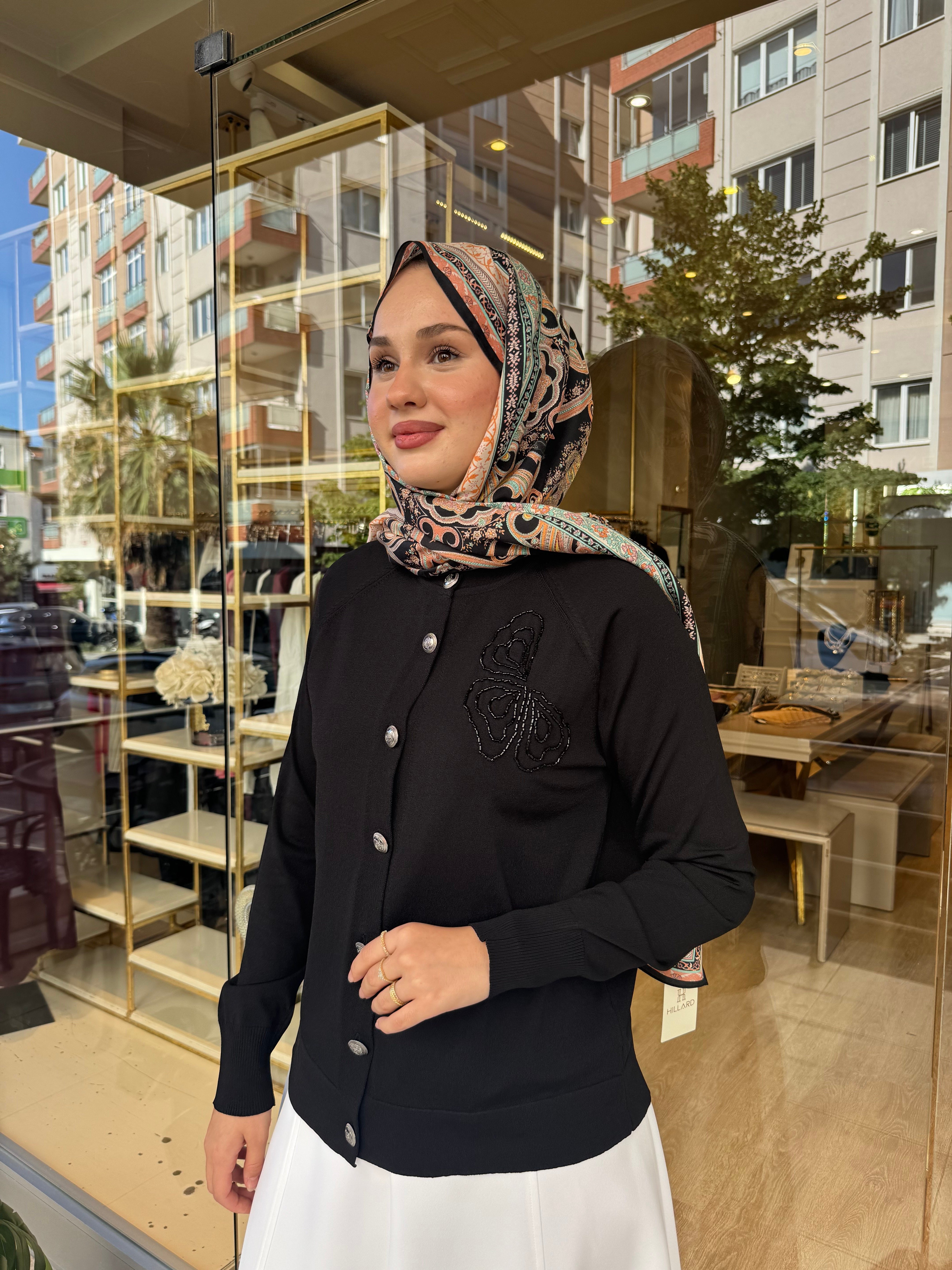 OMZU MOTİFLİ HIRKA SİYAH