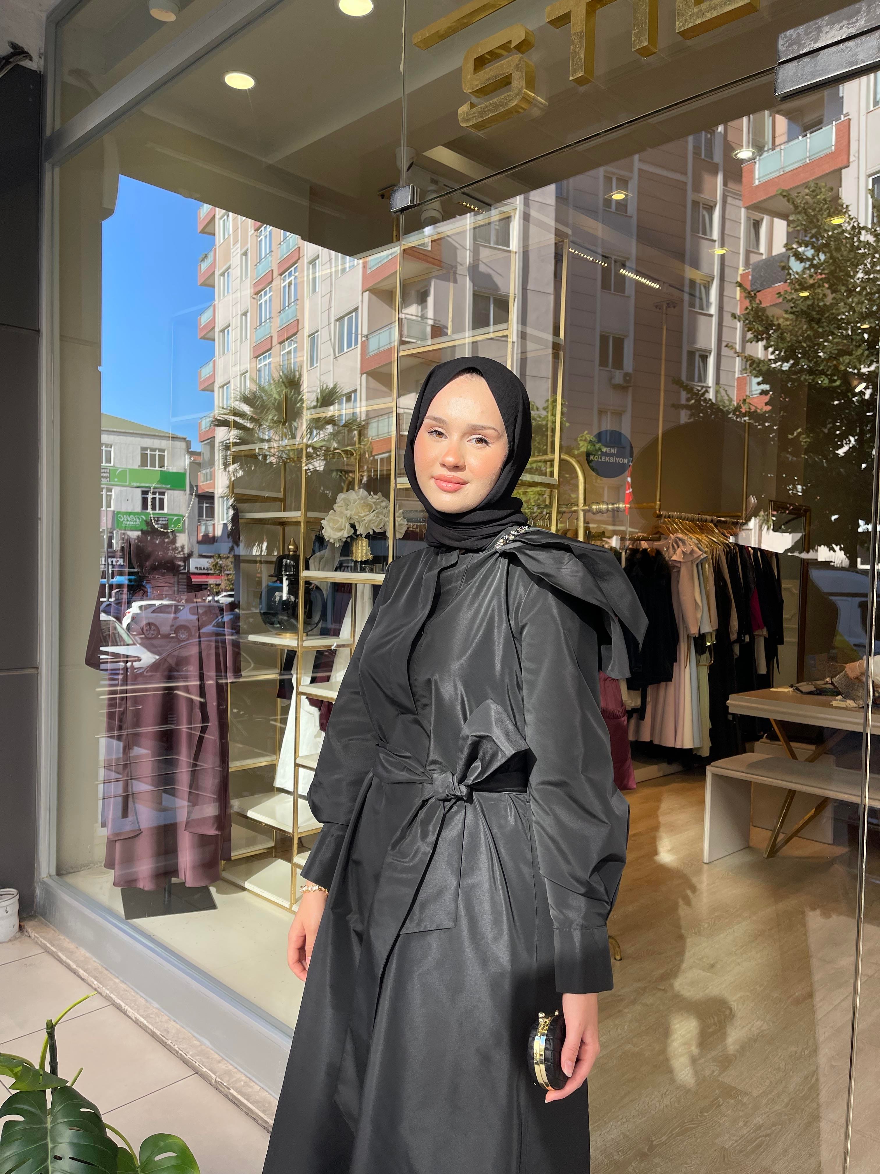 OMZU YAPRAK DETAYLI TAFTA ELBİSE