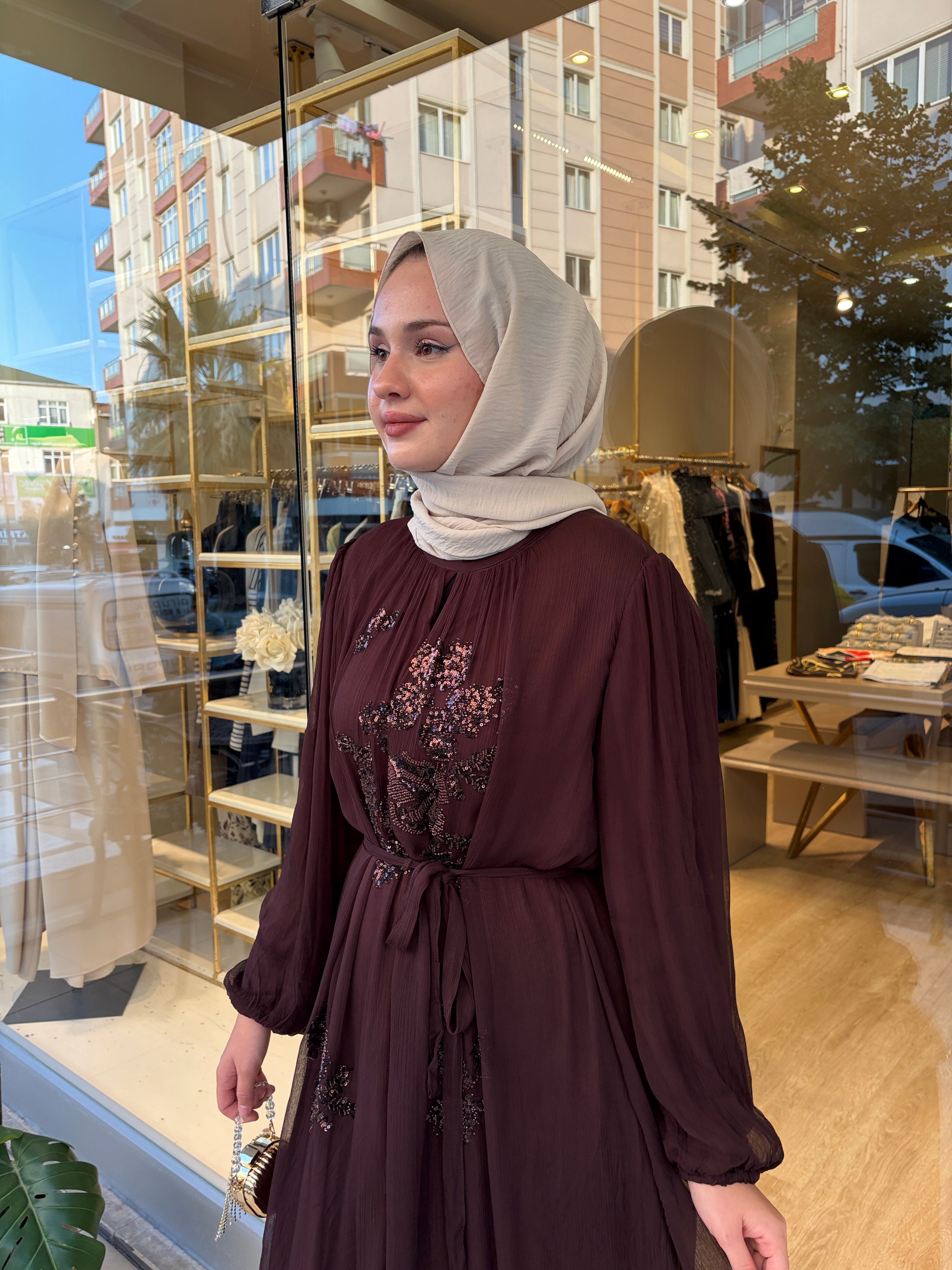 PUL DETAYLI ELBİSE KAHVERENGİ
