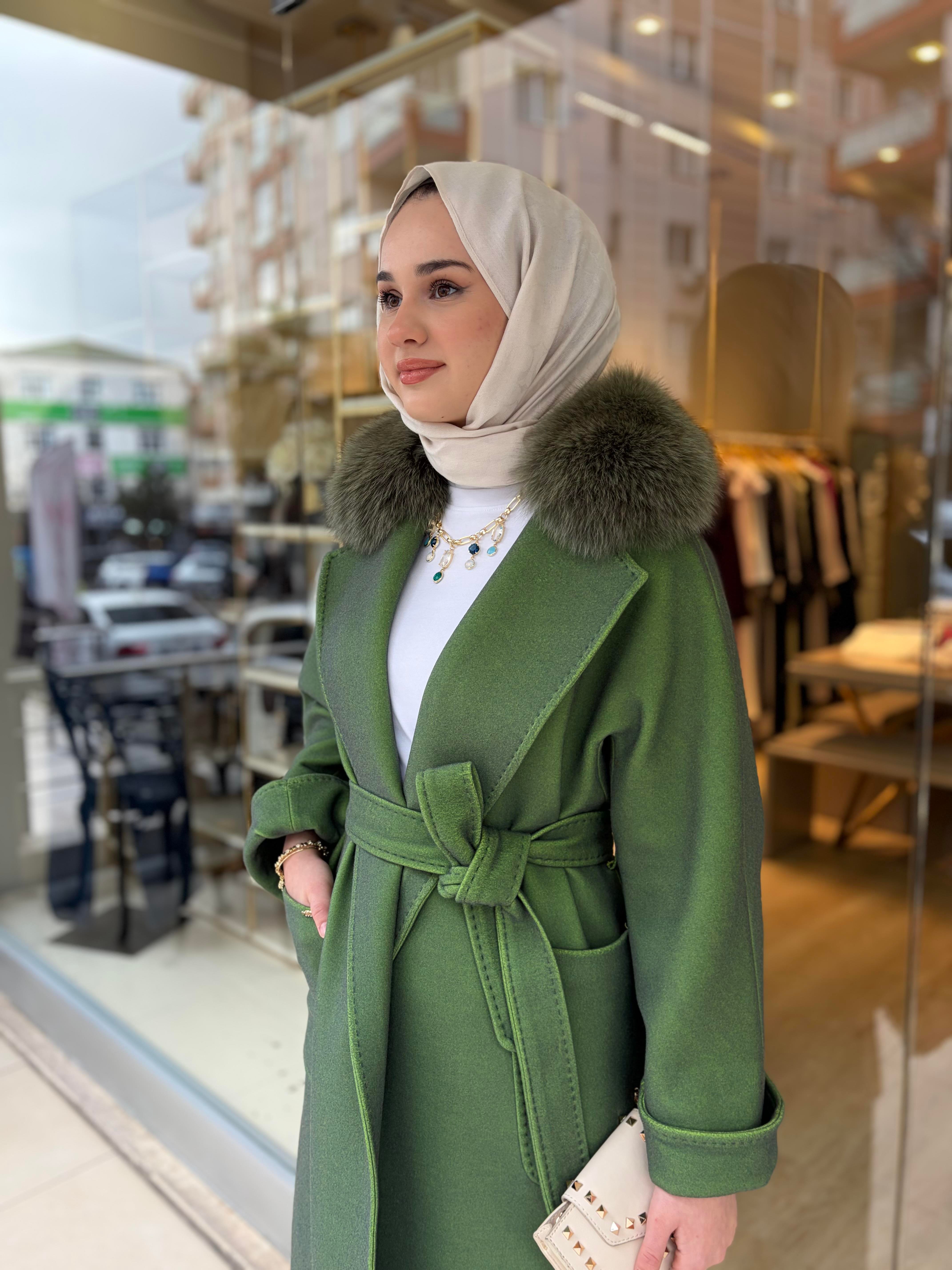 YAKASI KÜRKLÜ UZUN KABAN YEŞİL