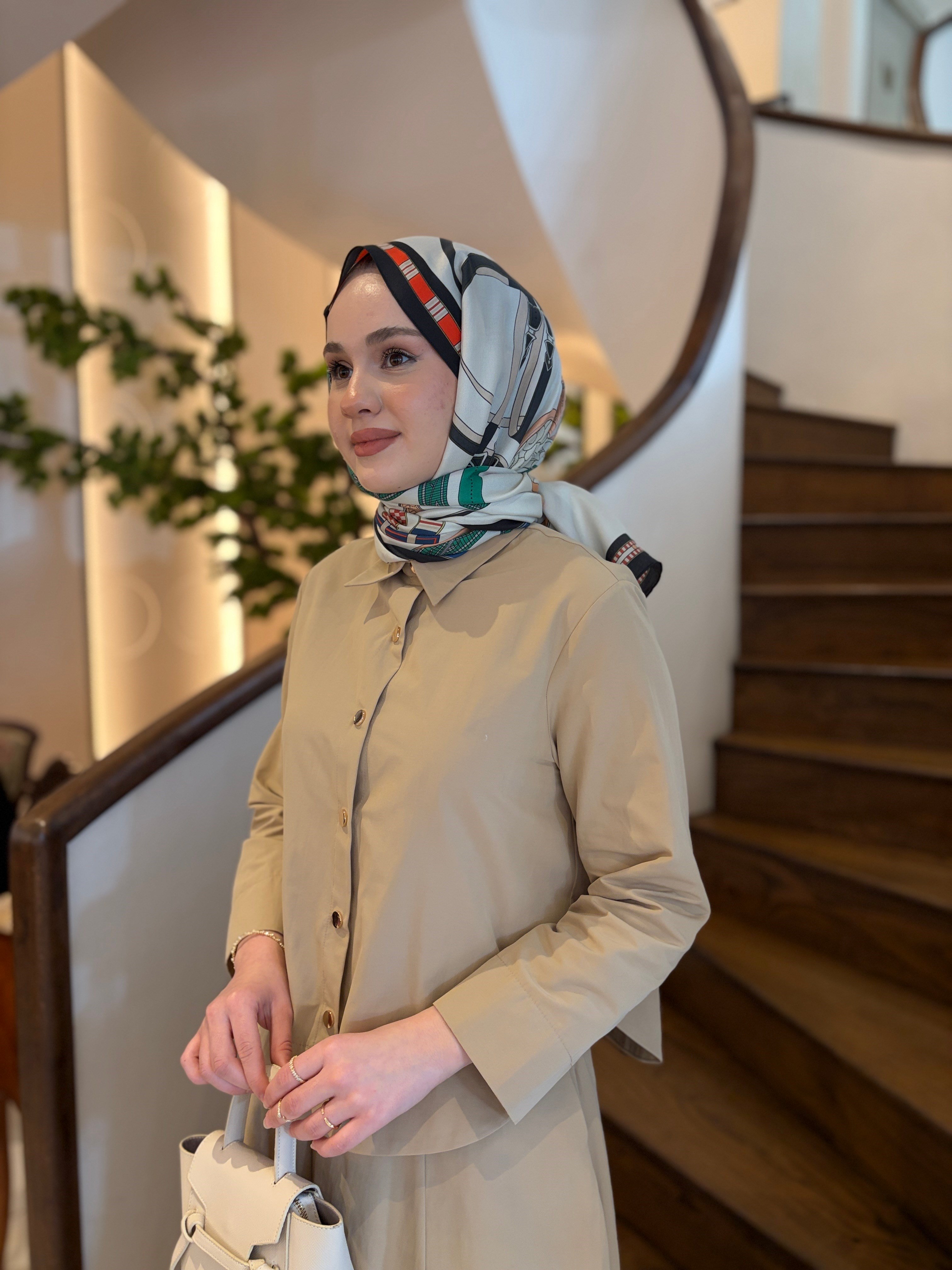 ZÜMRA ETEKLİ TAKIM CAMEL