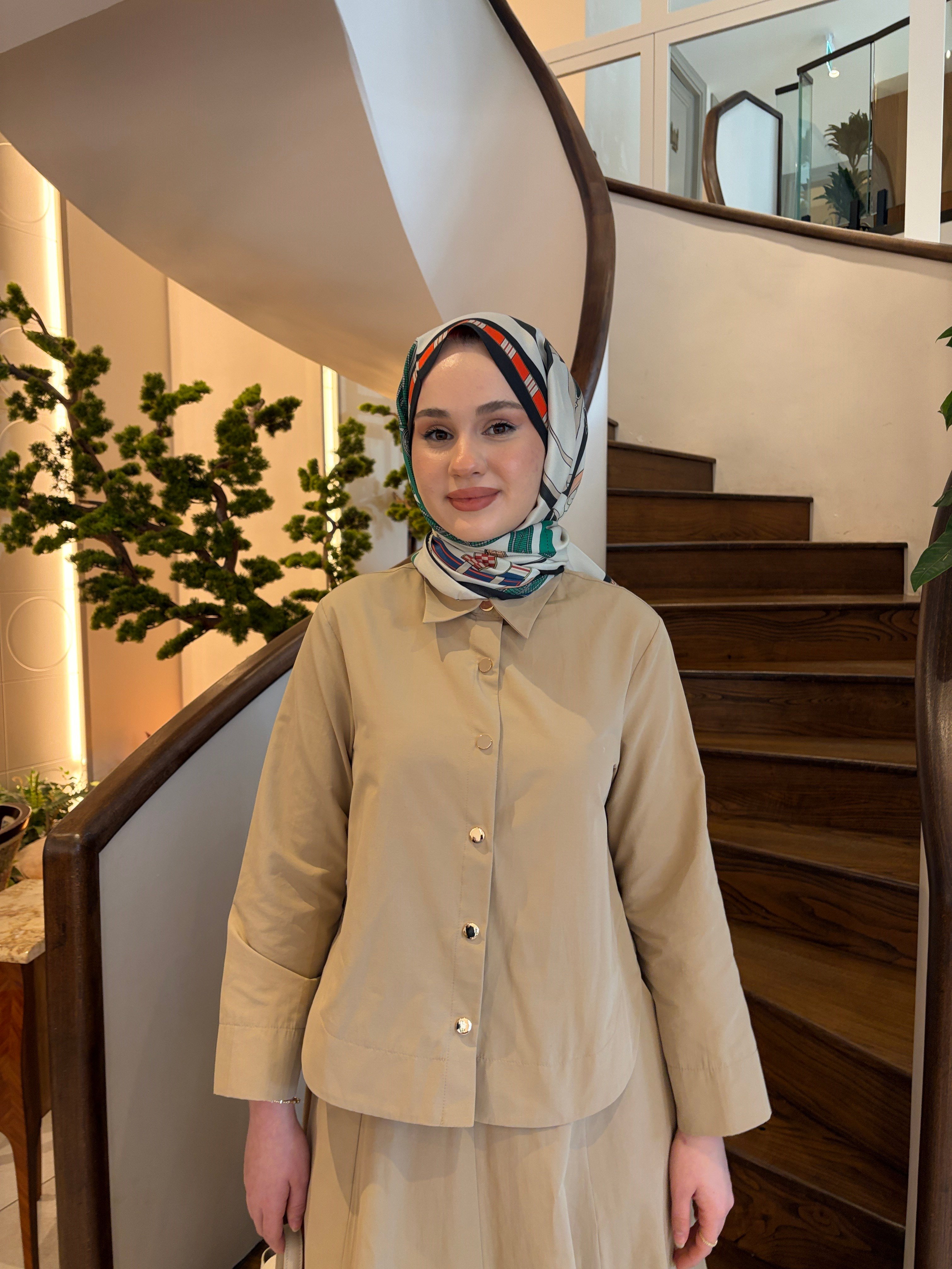 ZÜMRA ETEKLİ TAKIM CAMEL
