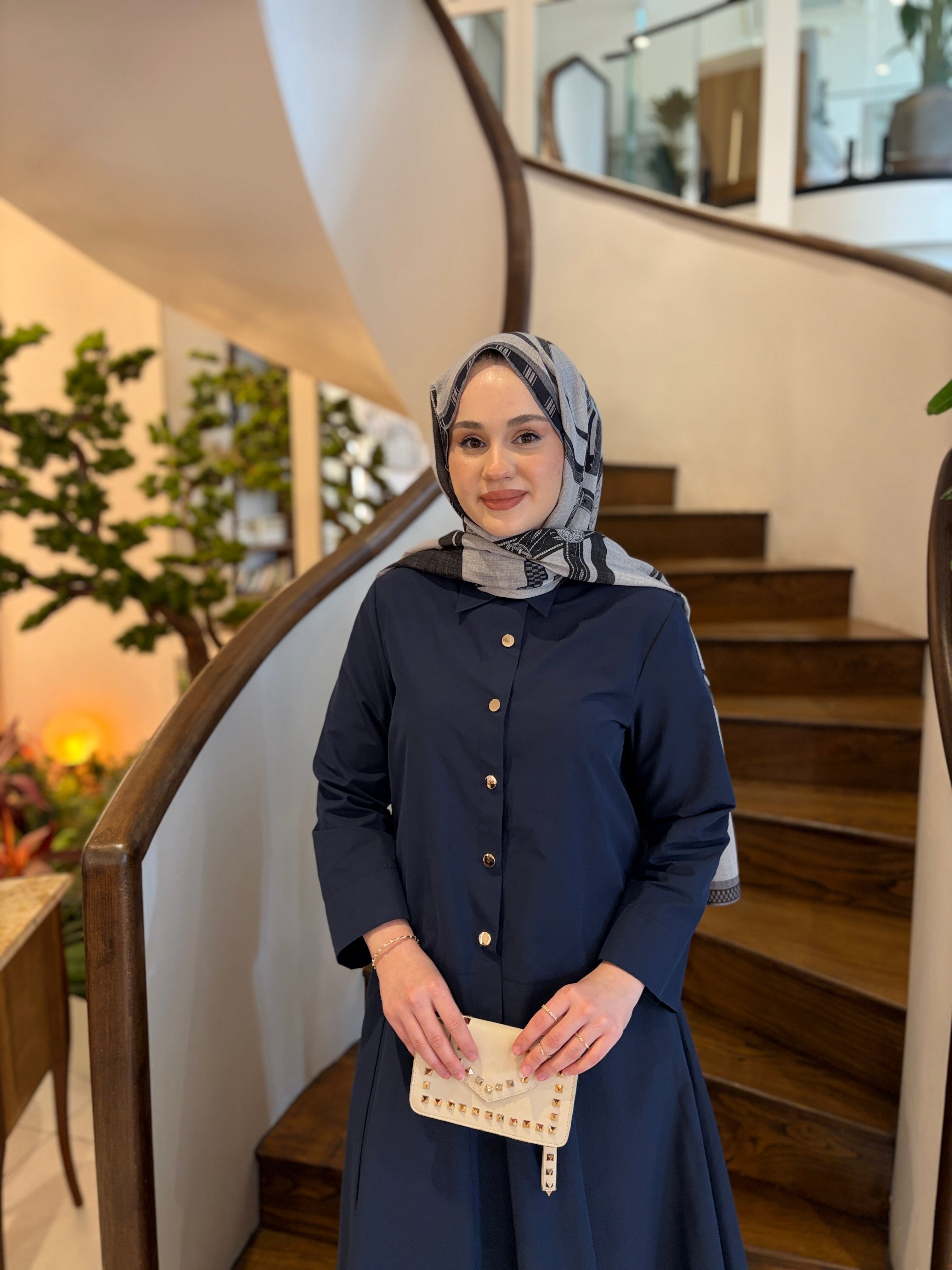 ZÜMRA ETEKLİ TAKIM LACİVERT