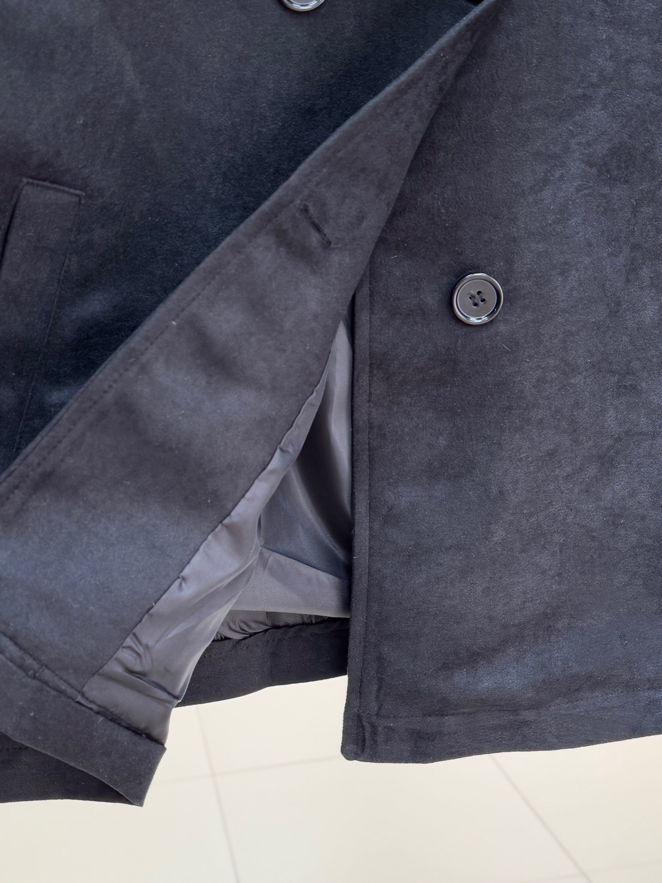 Aline Kapaklı Kol Ucu ve Omuz Kemer Detaylı Kısa Trenç-EN2199 Siyah