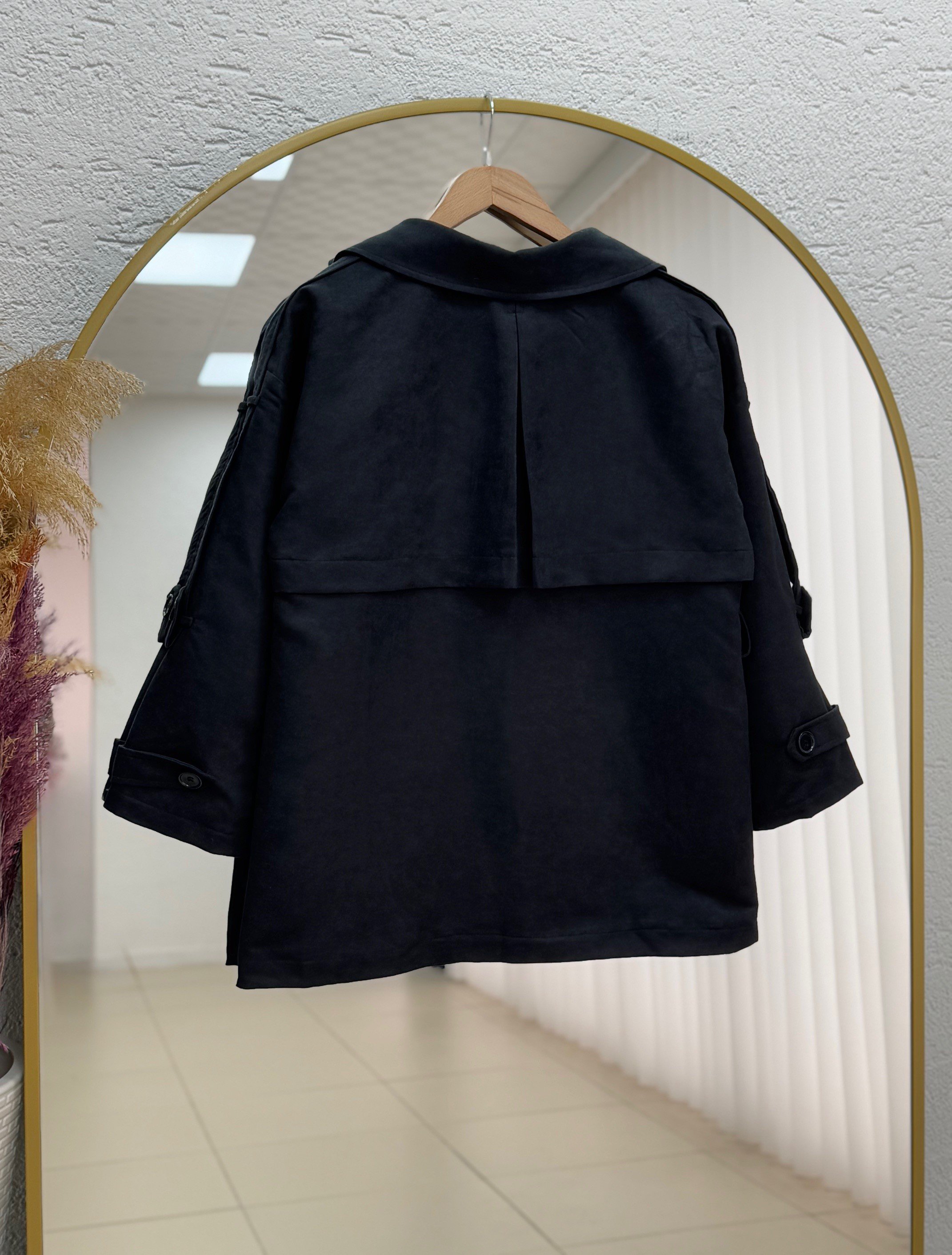 Aline Kapaklı Kol Ucu ve Omuz Kemer Detaylı Kısa Trenç-EN2199 Siyah