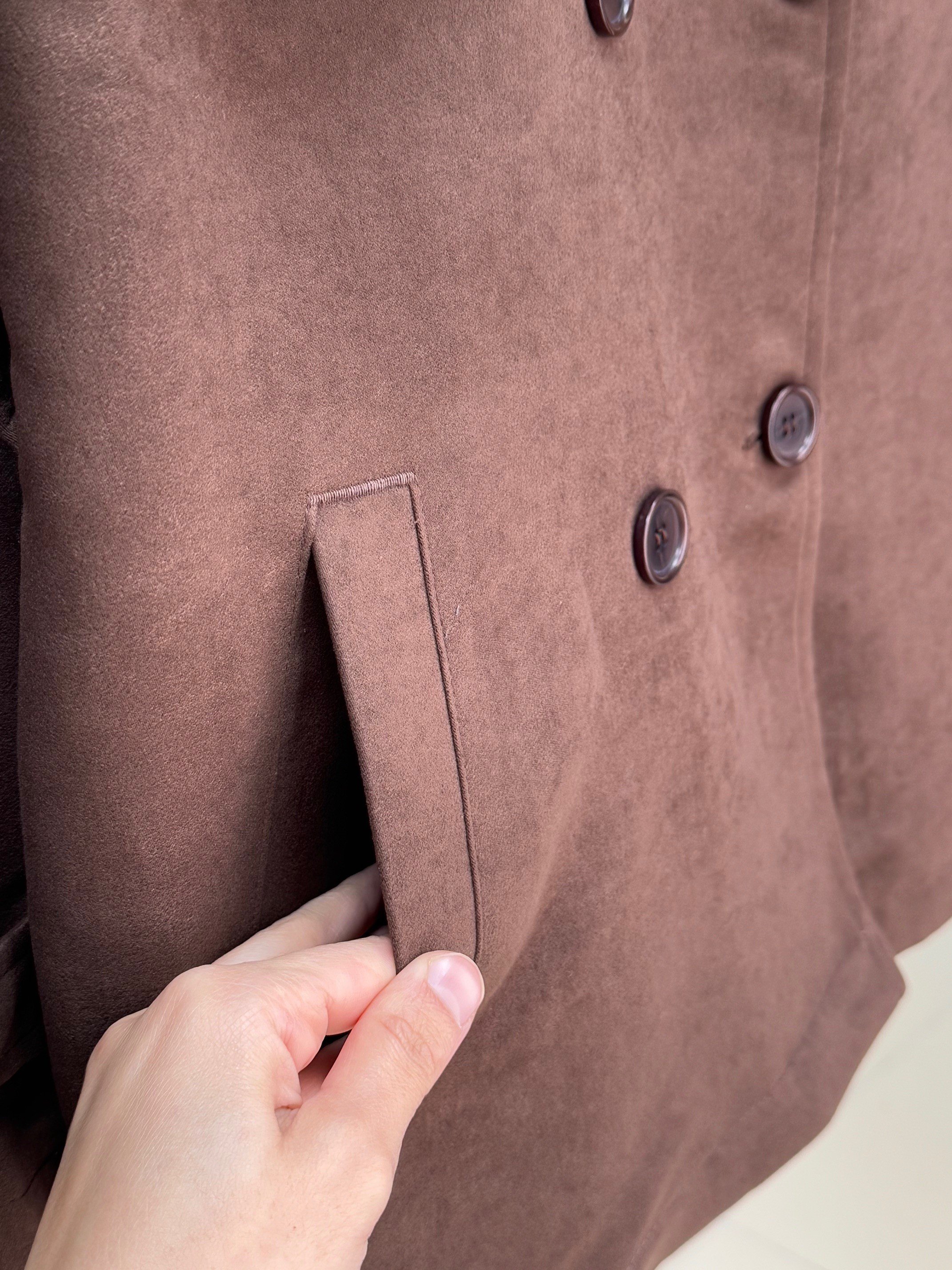 Aline Kapaklı Kol Ucu ve Omuz Kemer Detaylı Kısa Trenç-EN2199 Kahve