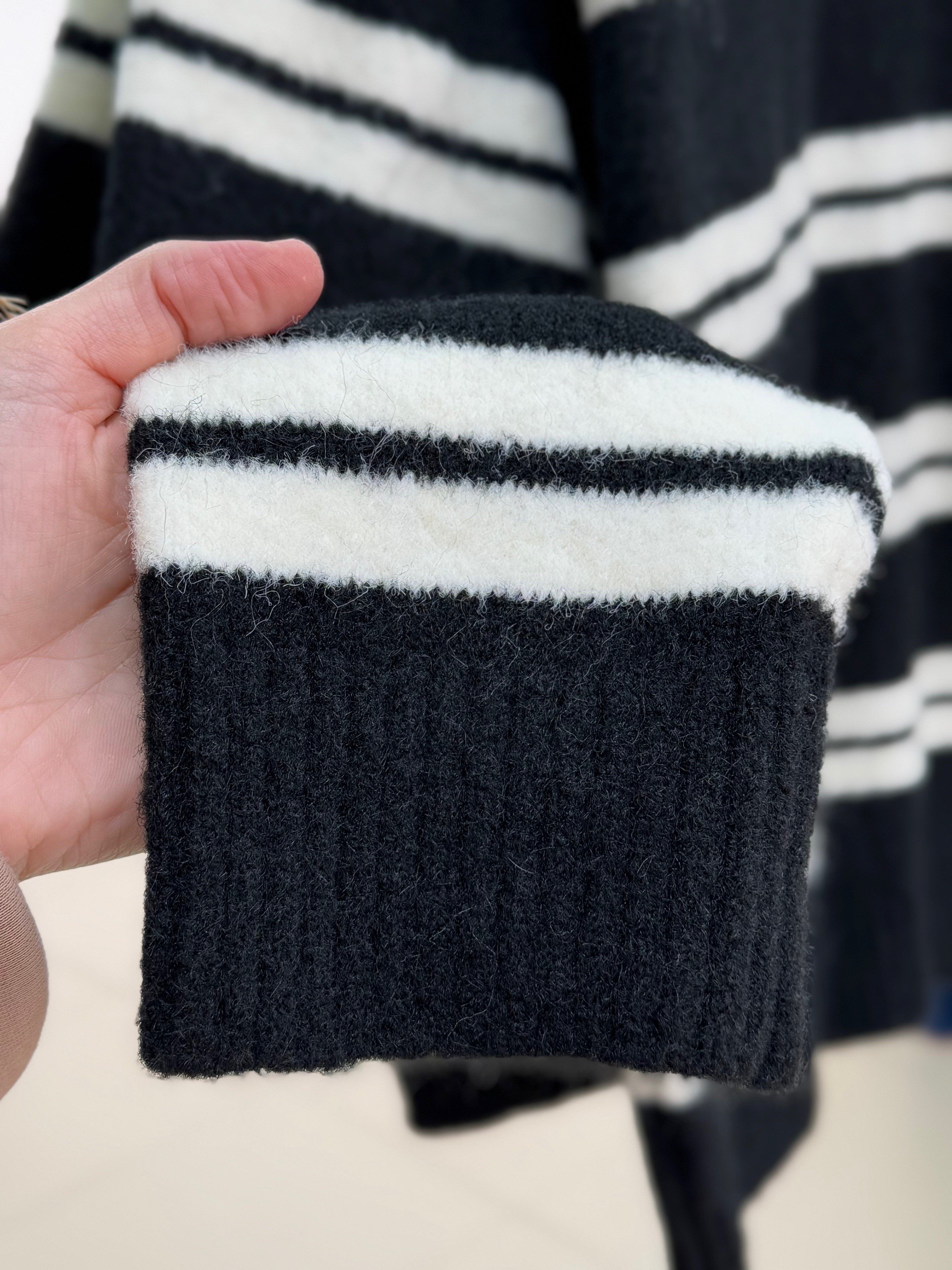 Aliyah Kol Ucu ve Altı Lastikli Çizgili Triko Kazak-Zİ7016 Siyah