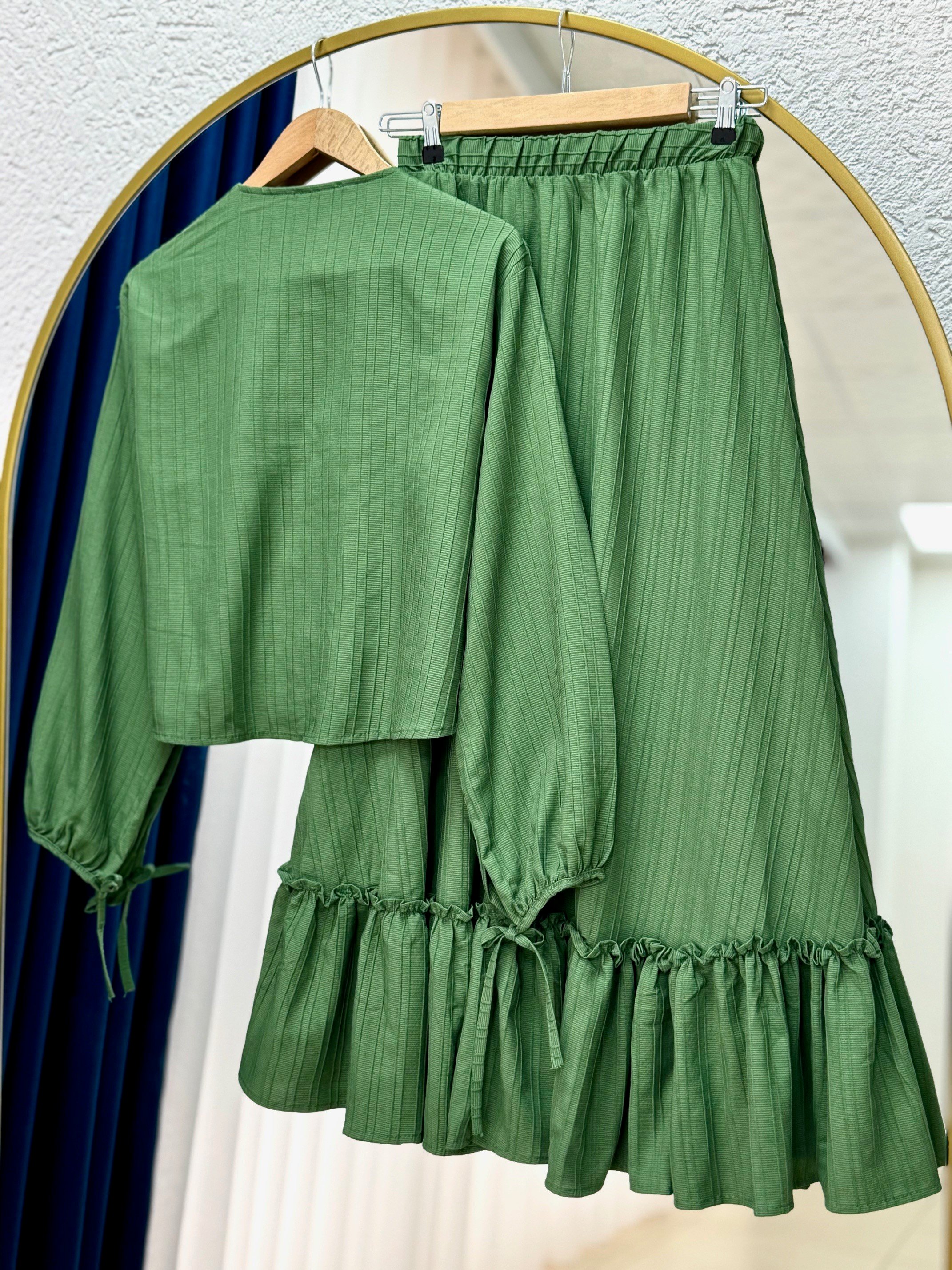 Ascona Kol Bağcıklı Boydan Düğmeli Etek Fırfırlı Dubai Takım-EK459 Yeşil