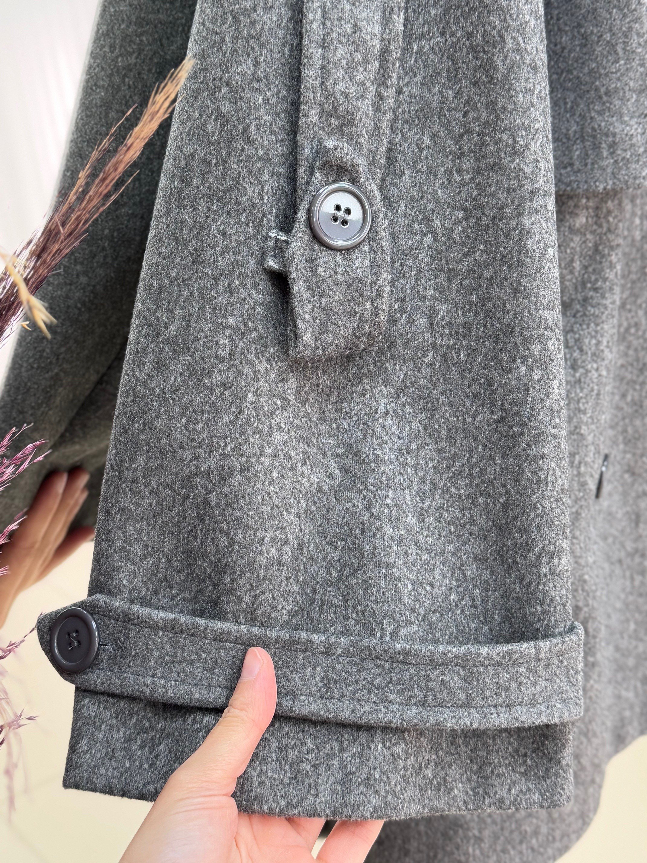 Basilia Kolu Düğme Detaylı Kapaklı Kısa Kaşe-EK683 Gri