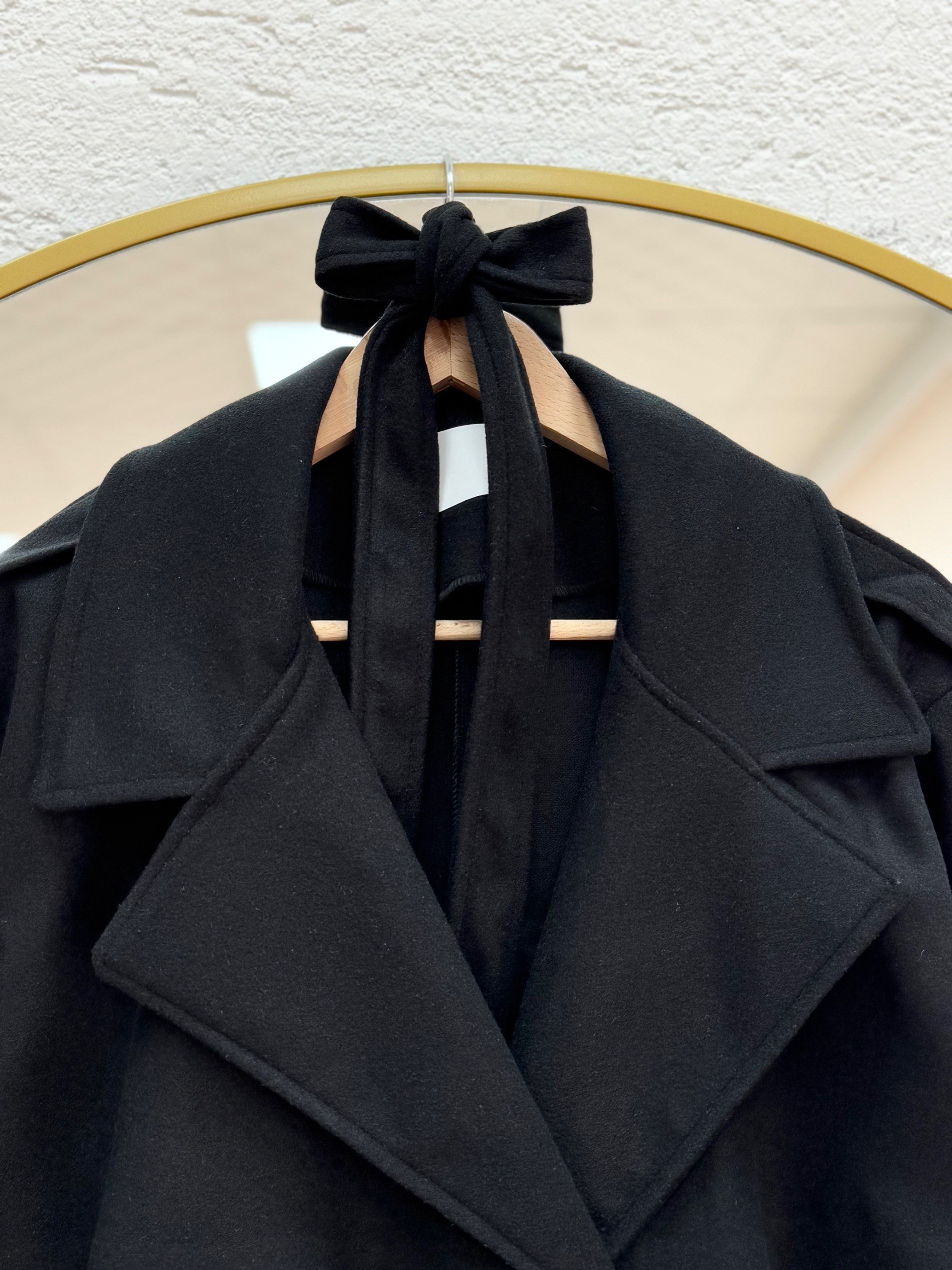 Basilia Kolu Düğme Detaylı Kapaklı Kısa Kaşe-EK683 Siyah