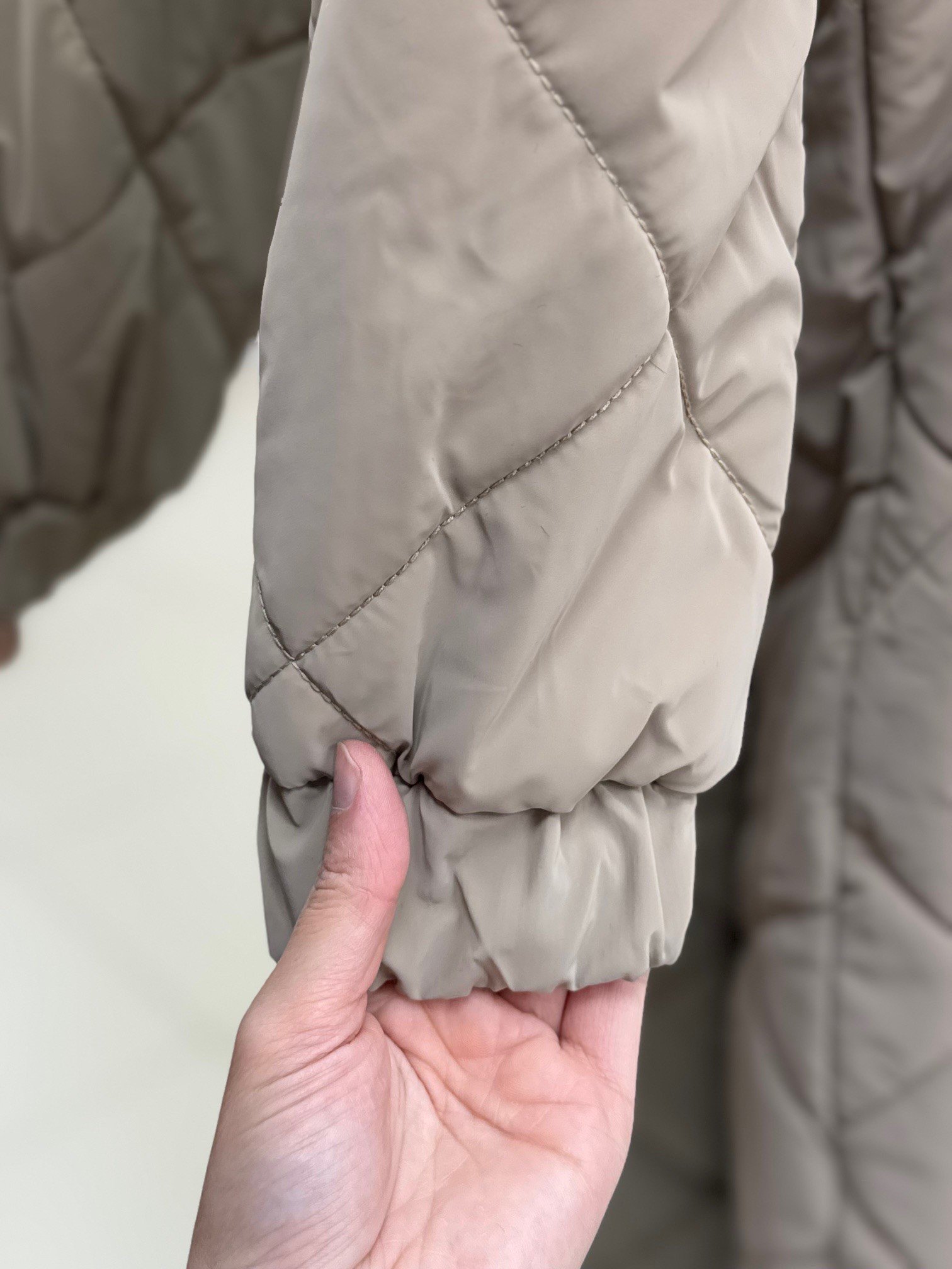 Belola Kapşonu Kürklü Beli Sıkmalı Gizli Fermuarlı Kapitone Mont-EN2024 Vizon