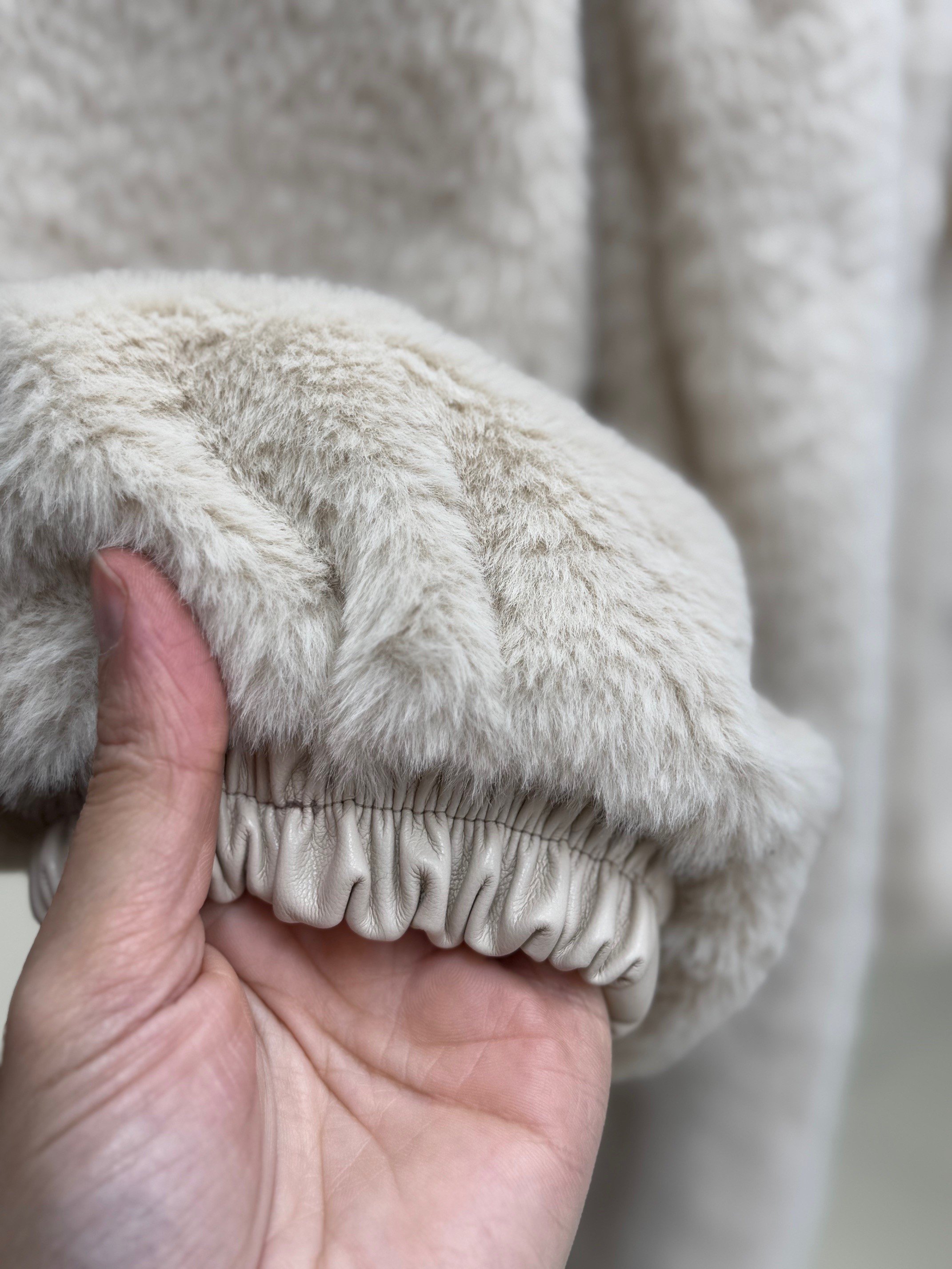 Bemesia Beli Sıkmalı Çıtçıtlı Peluş Kaban-BN8599 Taş