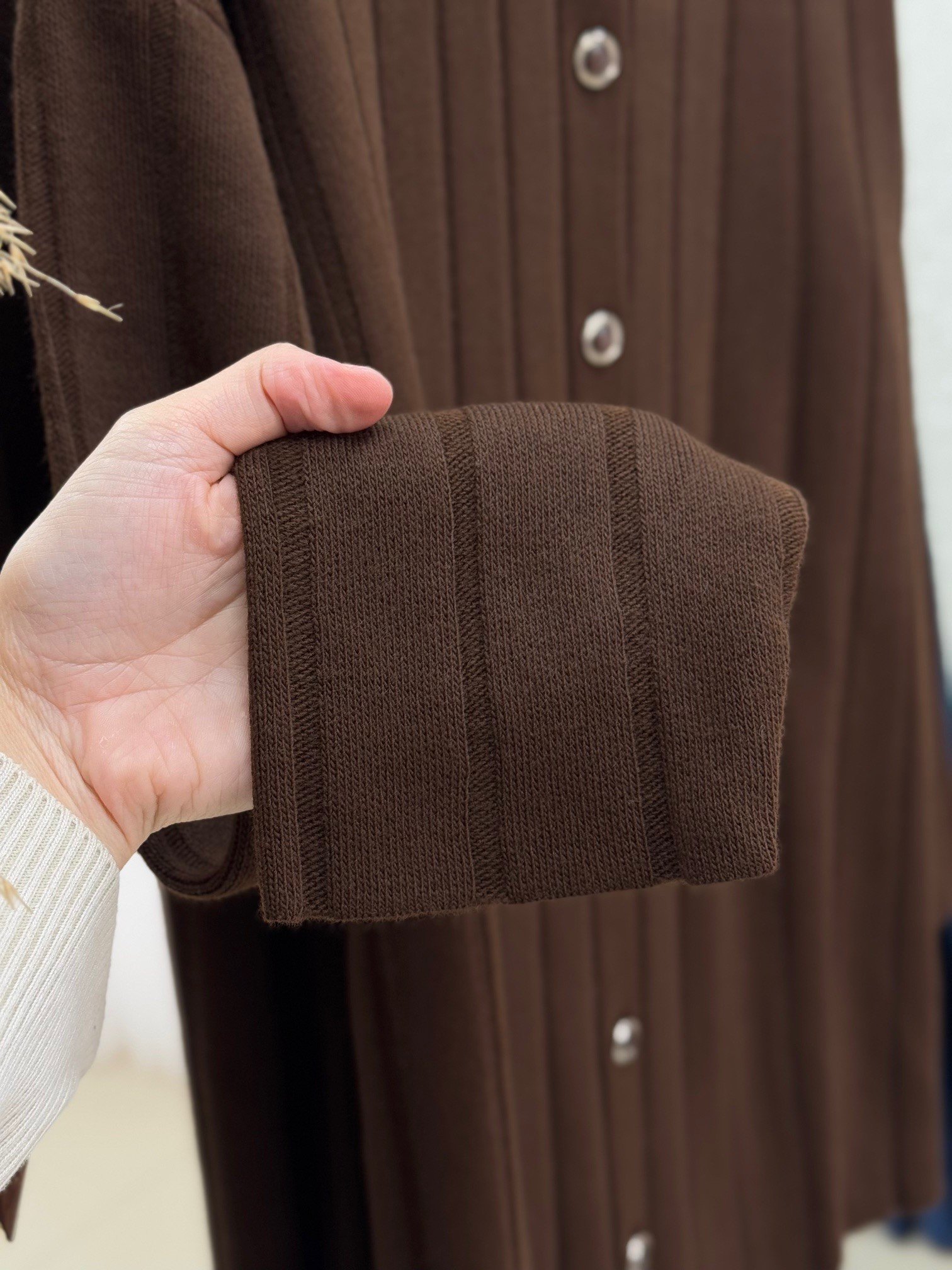 Bemina Kendinden Çizgili Oyuk Düğmeli Triko Hırka-KR5004 Kahve