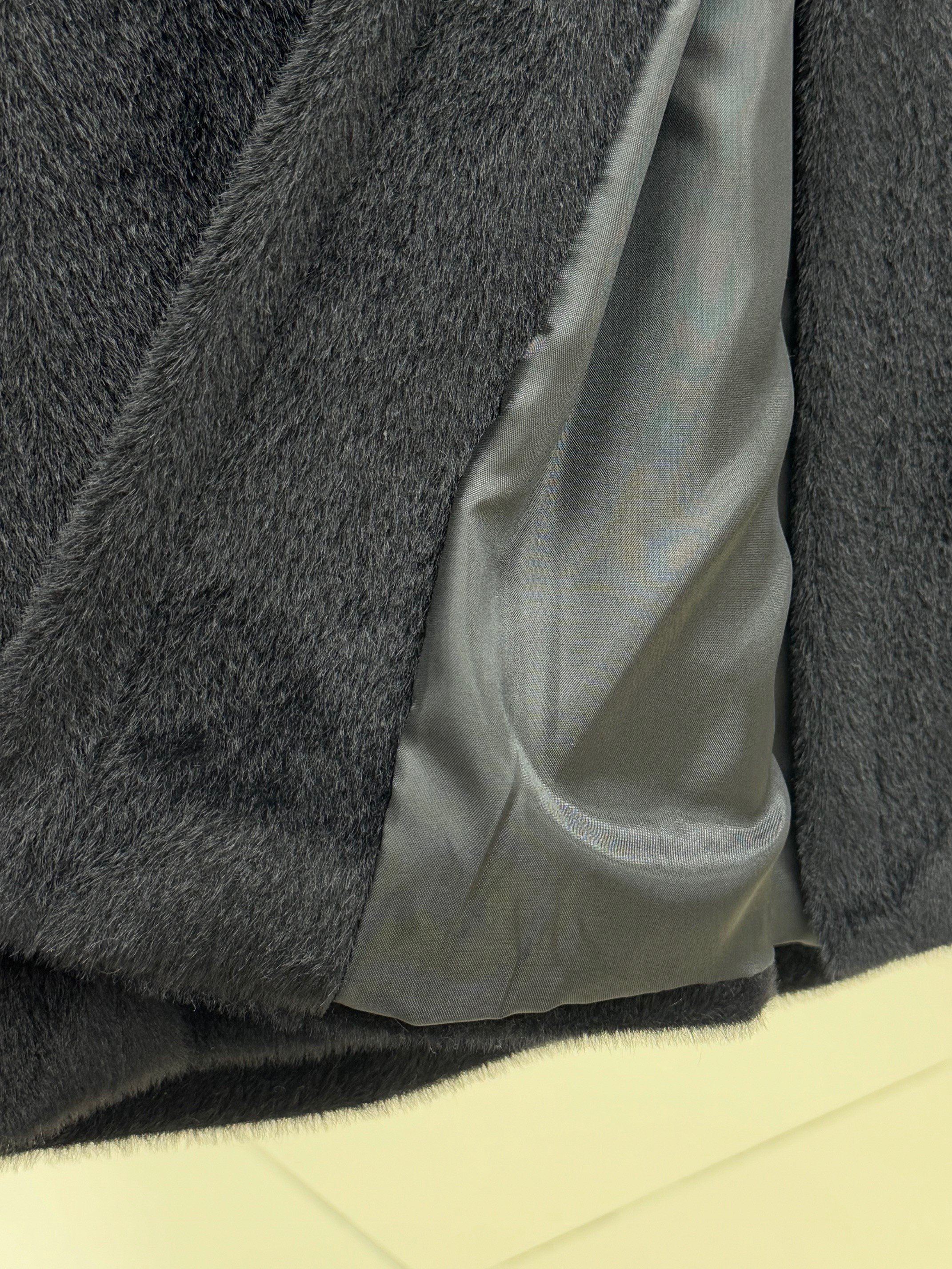 Cameva Kolları Büyük Düğmeli ve Lastikli Çift Cepli Uzun Kaban-BR7958 Siyah