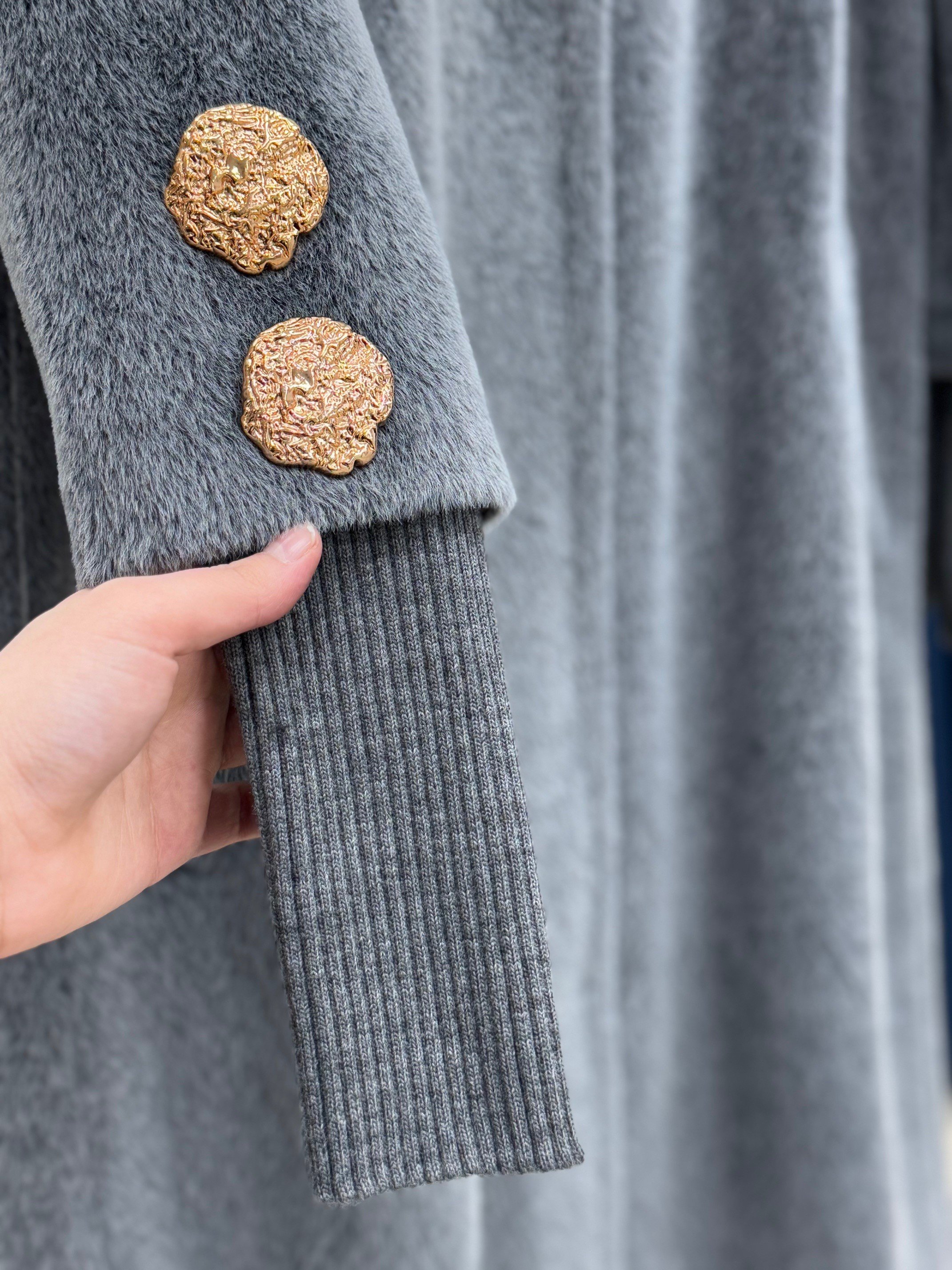 Cameva Kolları Büyük Düğmeli ve Lastikli Çift Cepli Uzun Kaban-BR7958 Gri